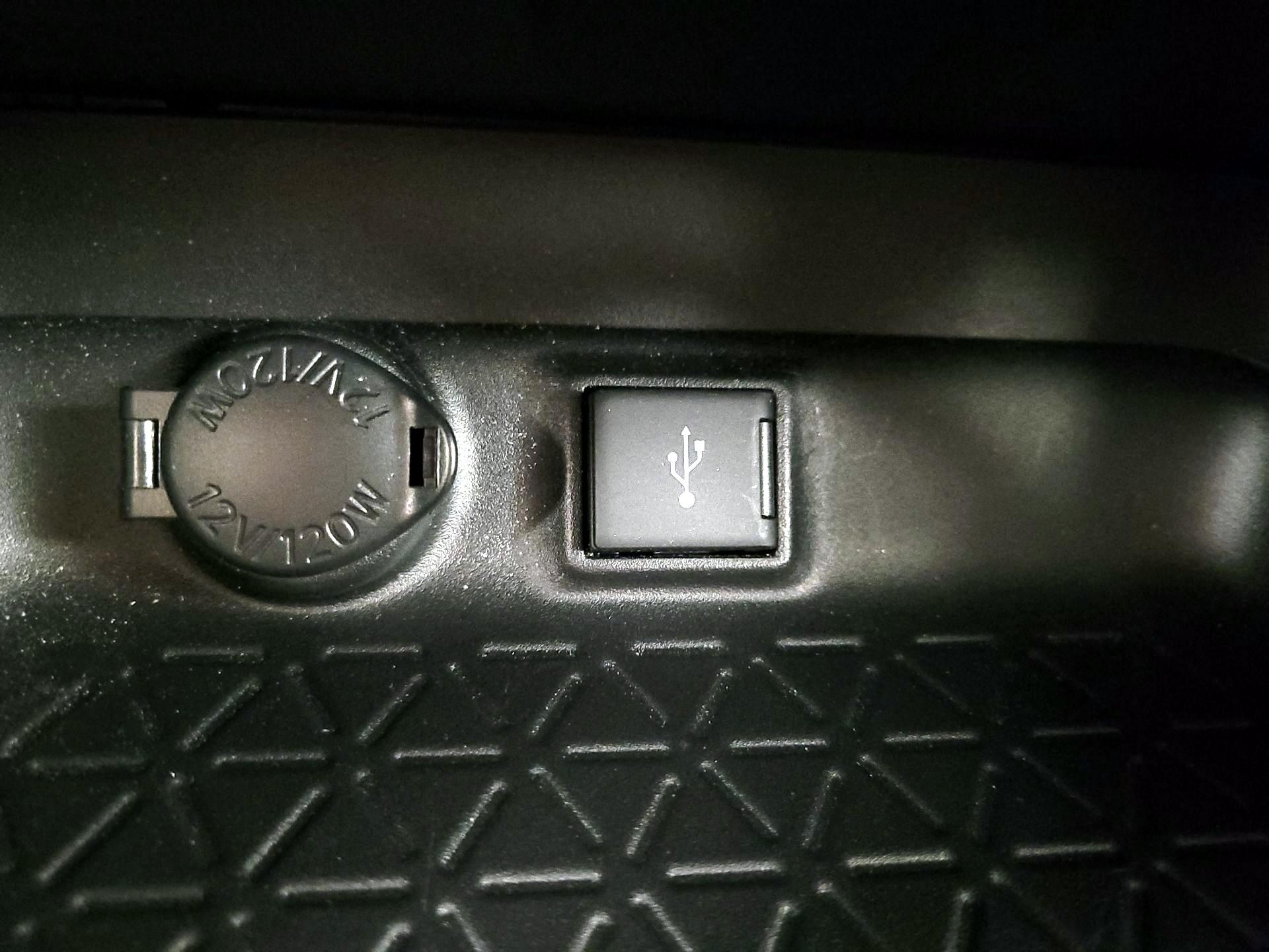 Thumbnail: 2021 Toyota RAV4 - 16
