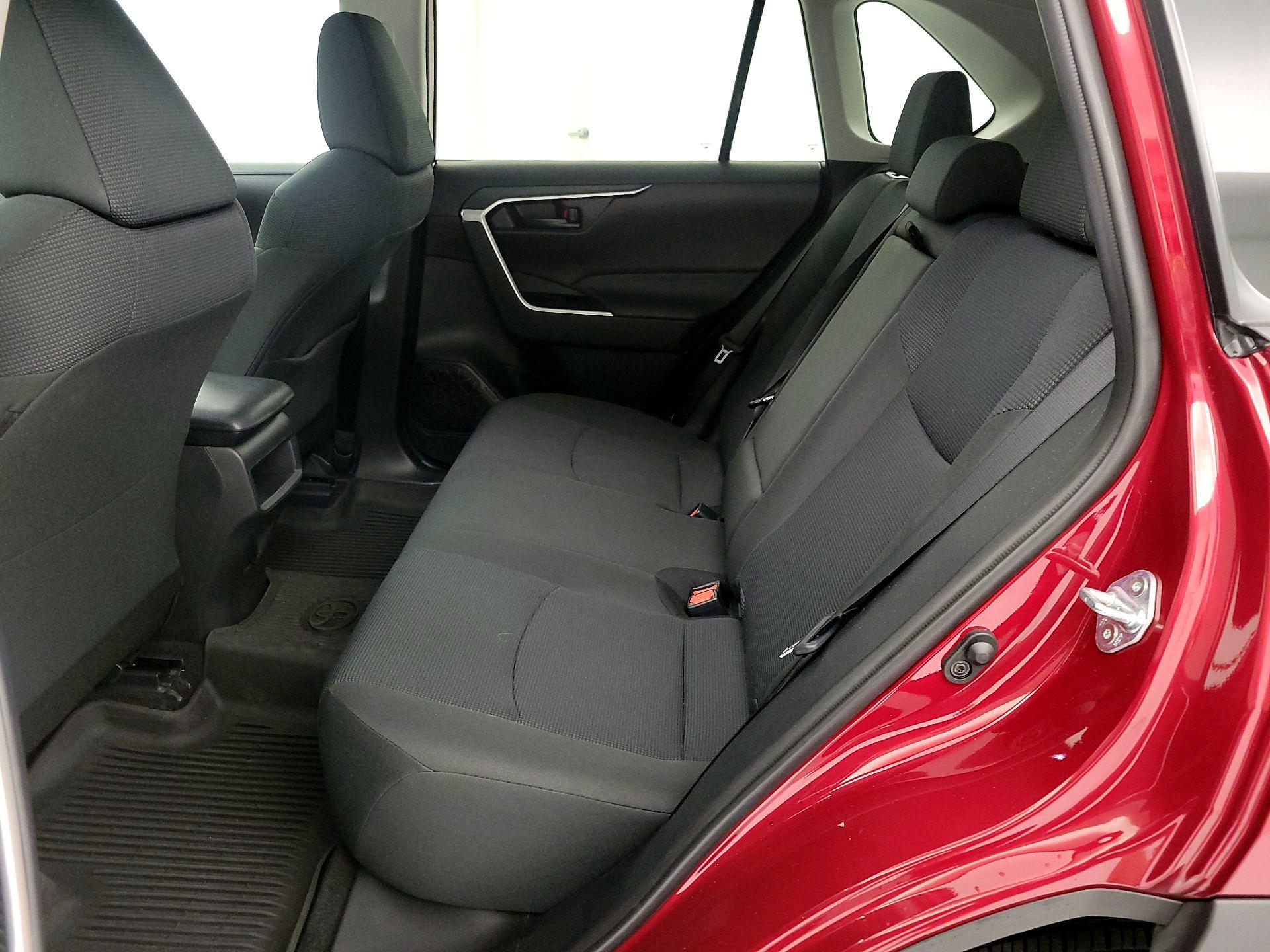 Thumbnail: 2021 Toyota RAV4 - 17