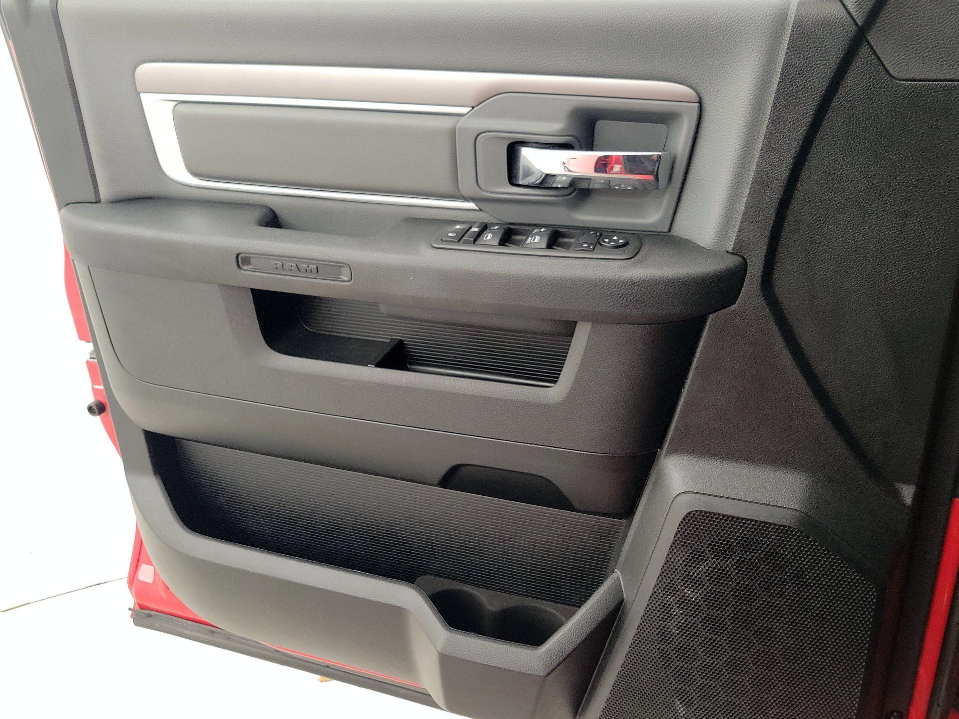 Thumbnail: 2022 RAM 1500 Classic - 12