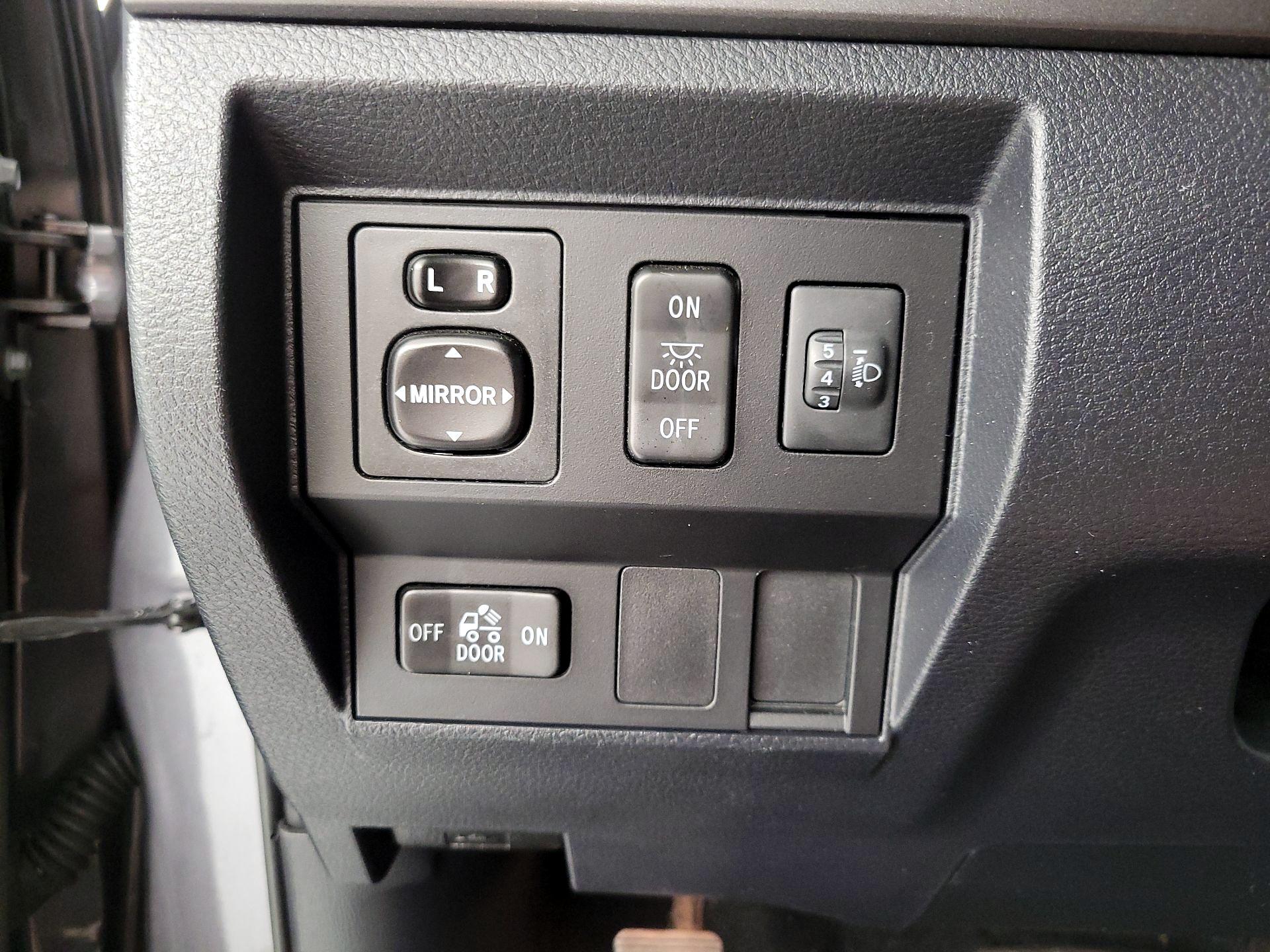 Thumbnail: 2016 Toyota Tundra - 13