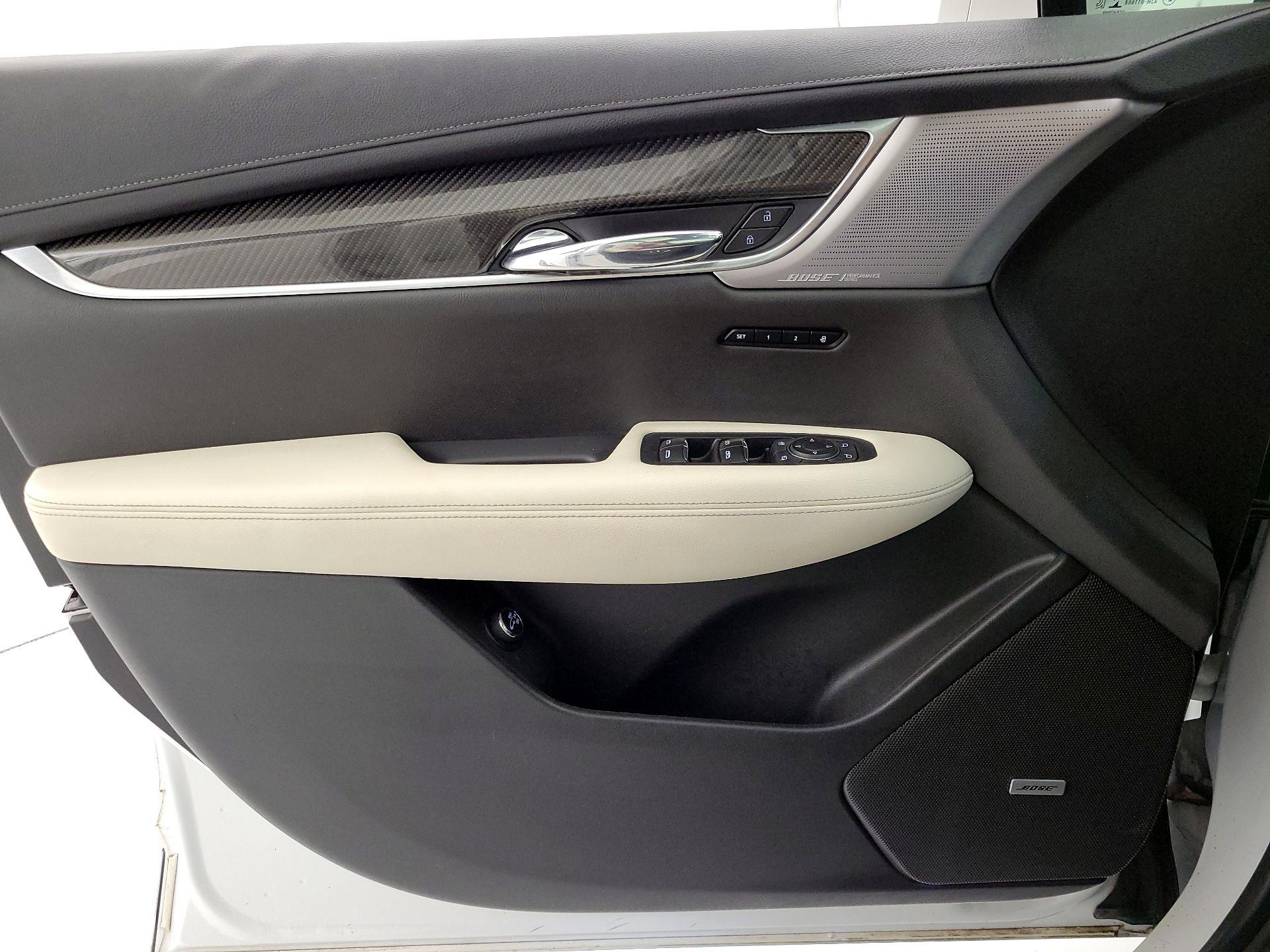 Thumbnail: 2020 Cadillac XT6 - 12