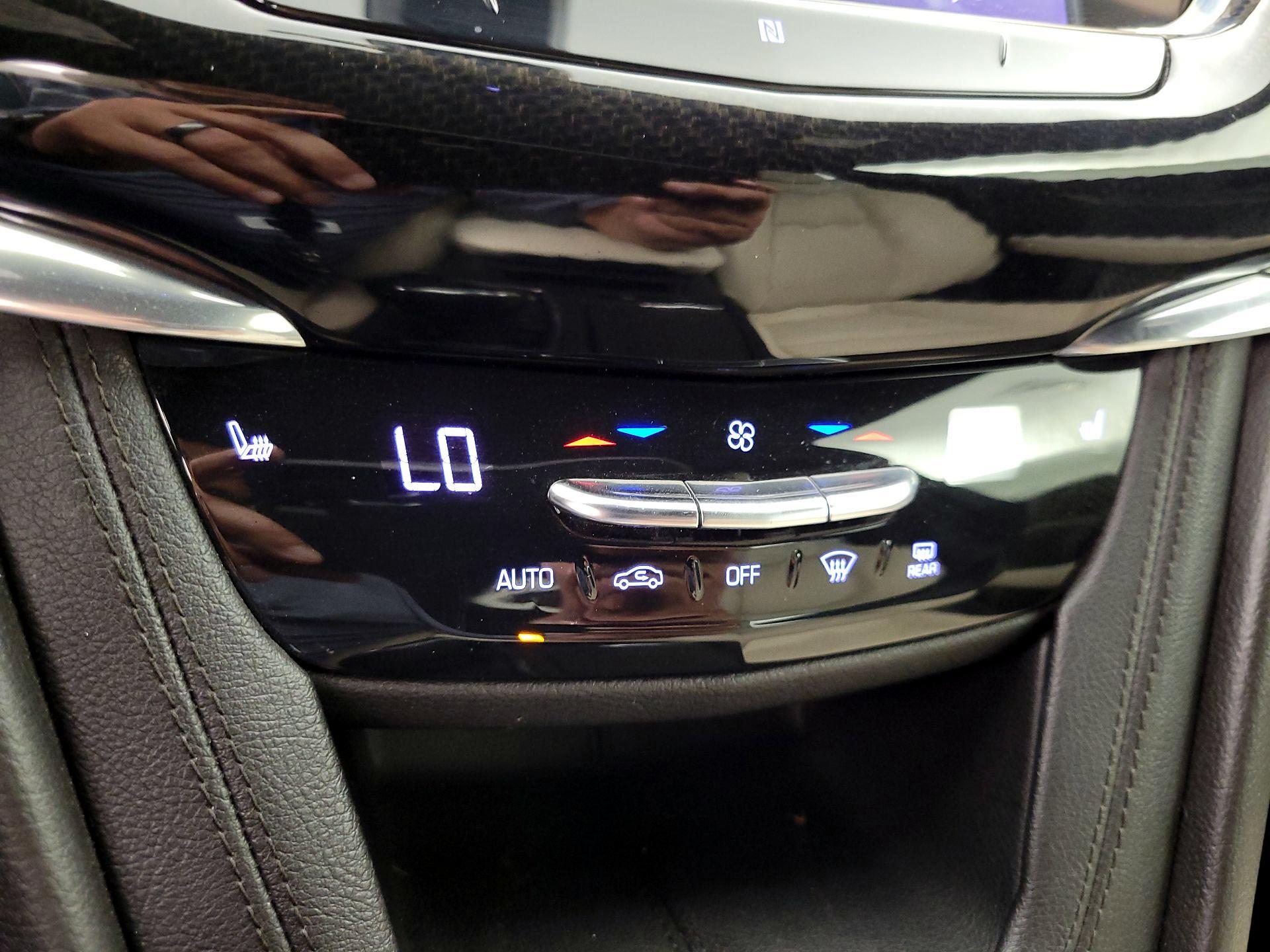 Thumbnail: 2020 Cadillac XT6 - 17