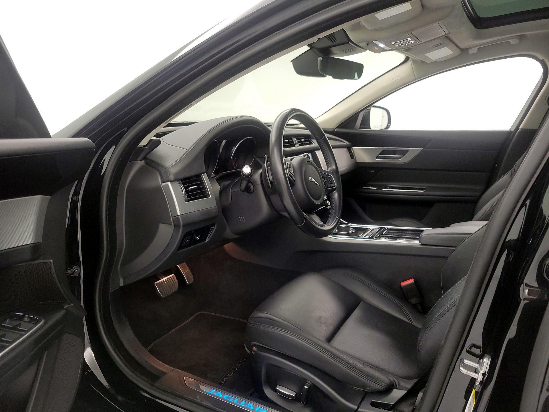 Thumbnail: 2019 Jaguar XF - 11