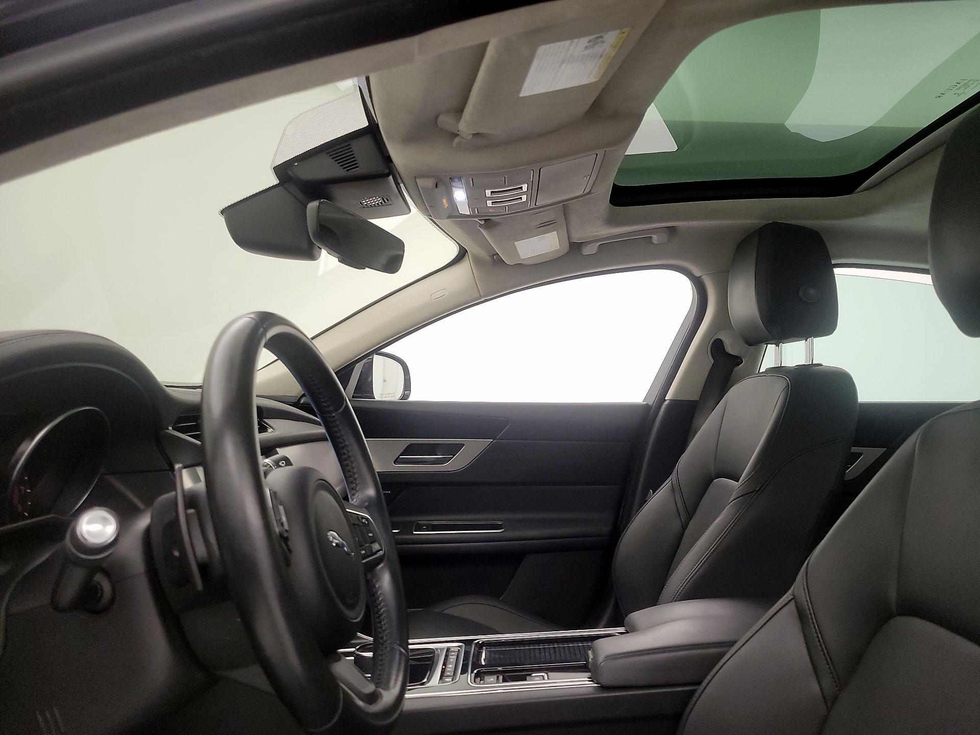 Thumbnail: 2019 Jaguar XF - 17