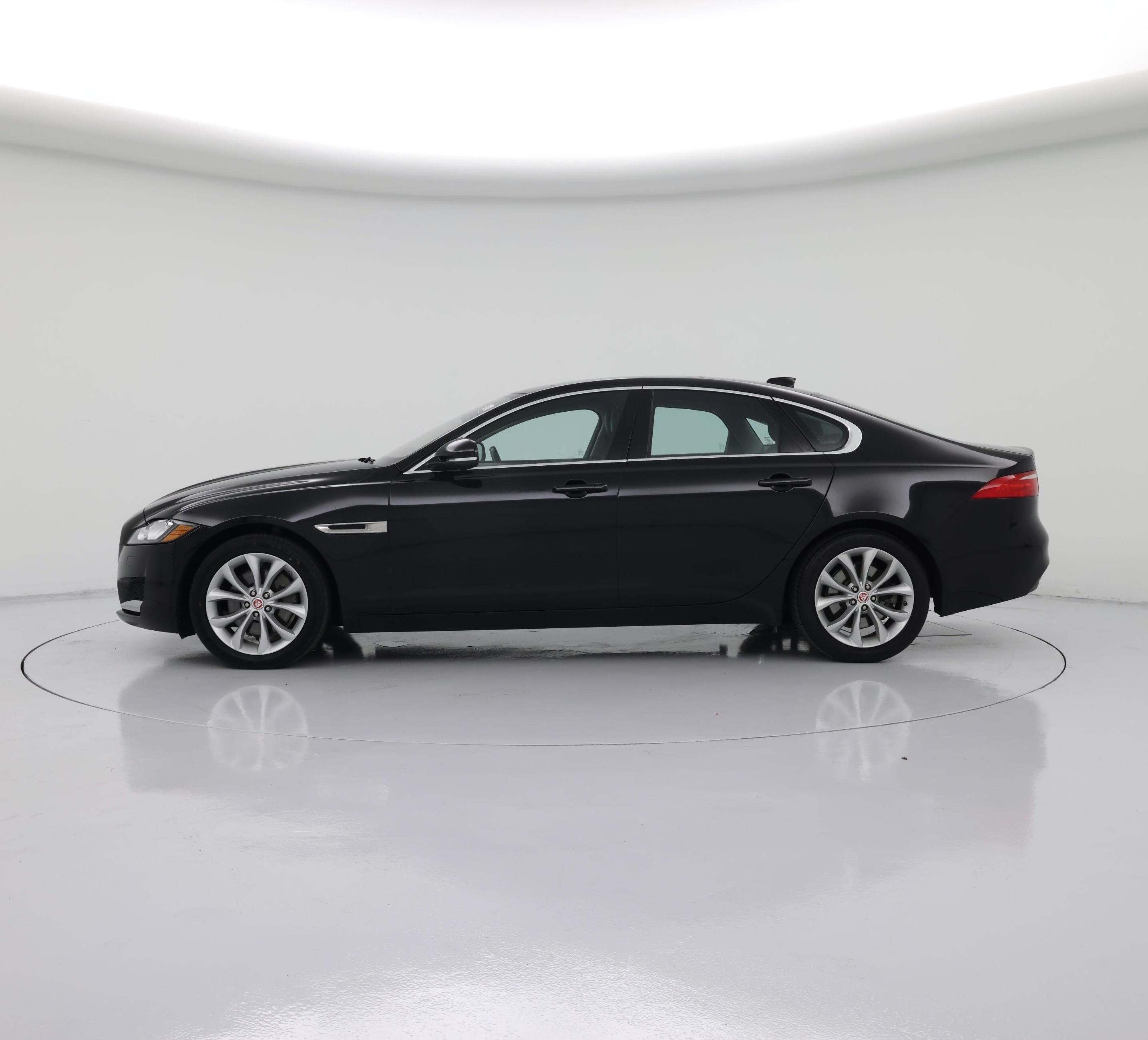 Thumbnail: 2019 Jaguar XF - 3