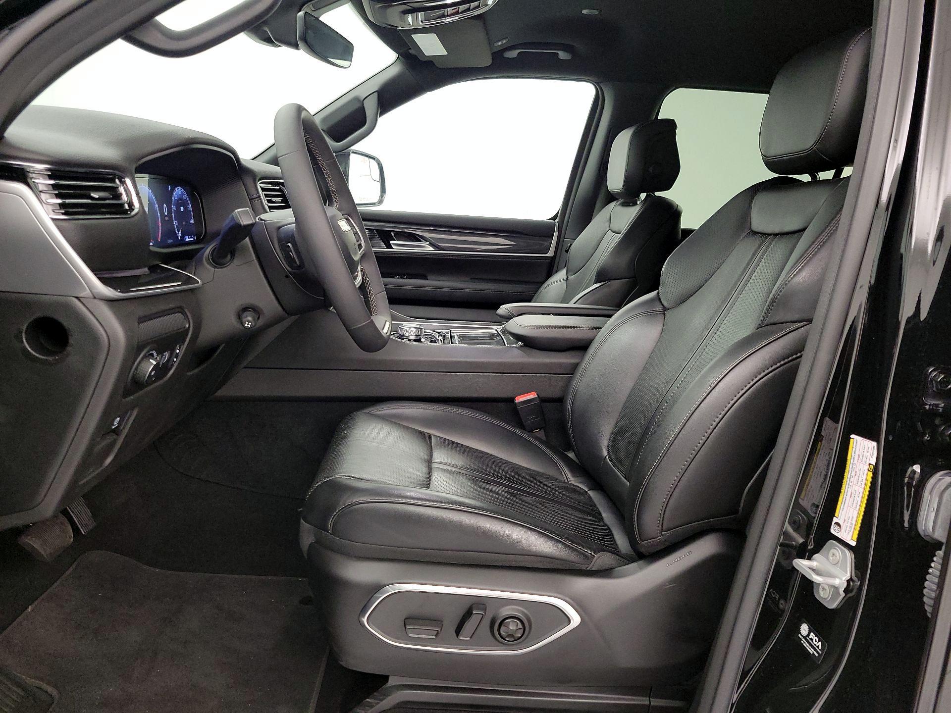 Thumbnail: 2023 Jeep Wagoneer - 11