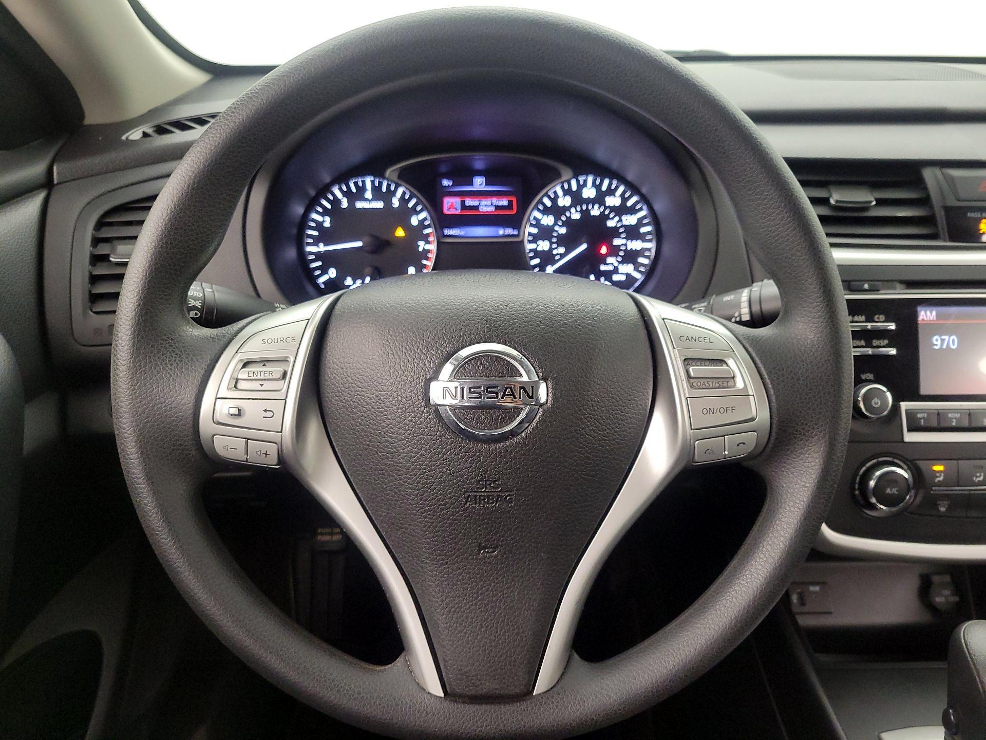 Thumbnail: 2016 Nissan Altima - 10