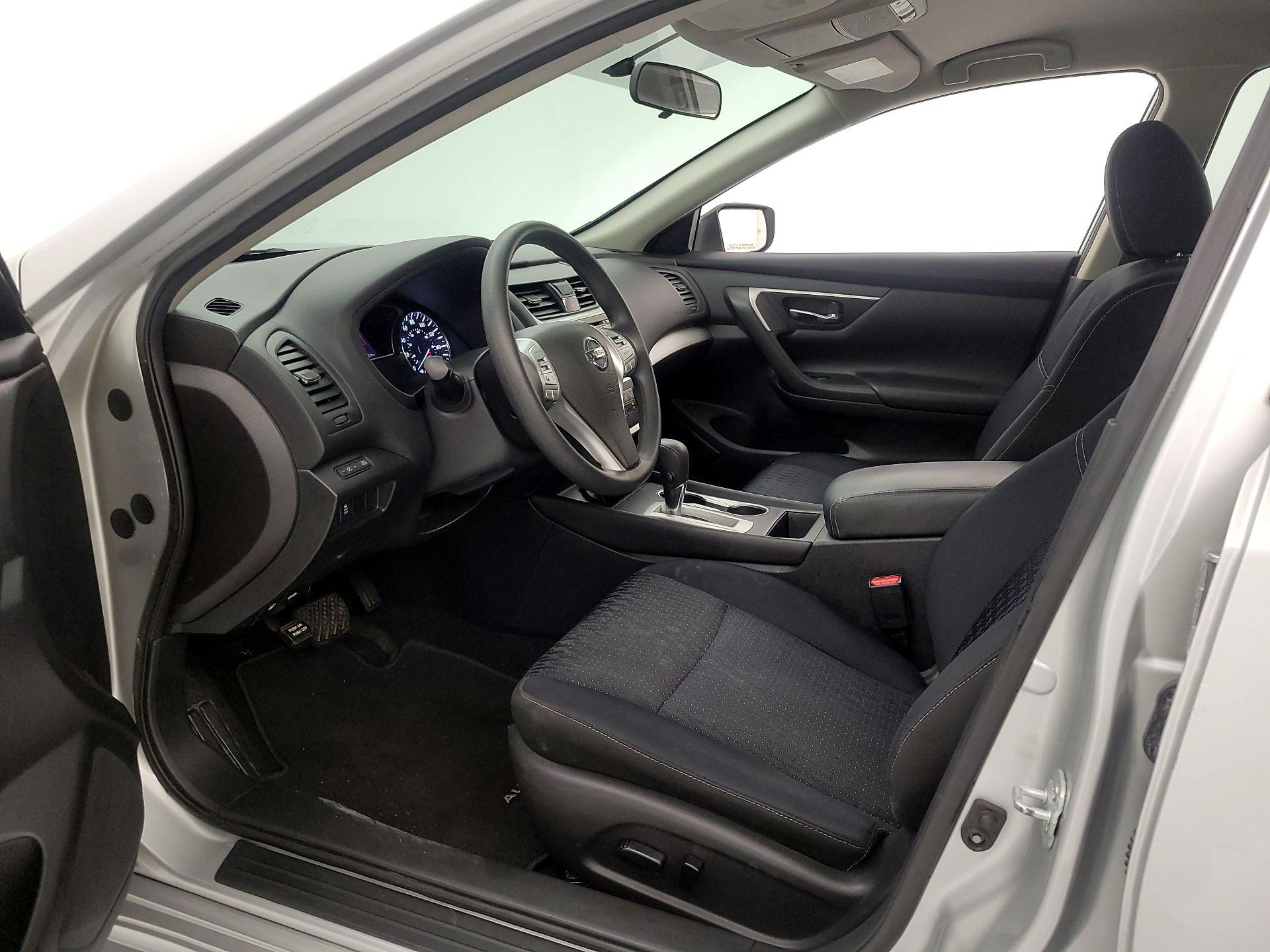 Thumbnail: 2016 Nissan Altima - 11