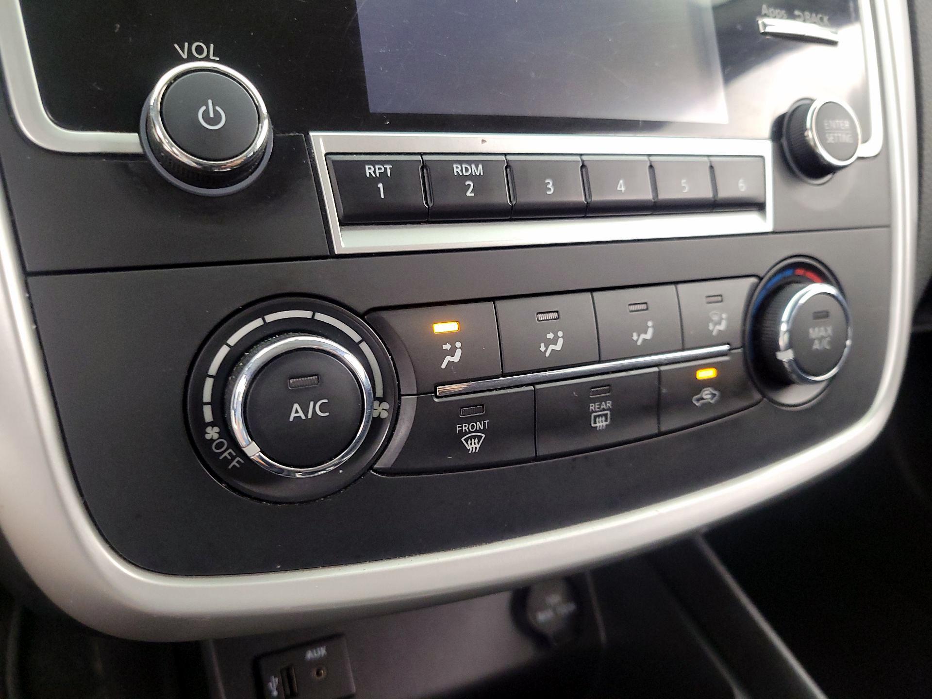 Thumbnail: 2016 Nissan Altima - 16