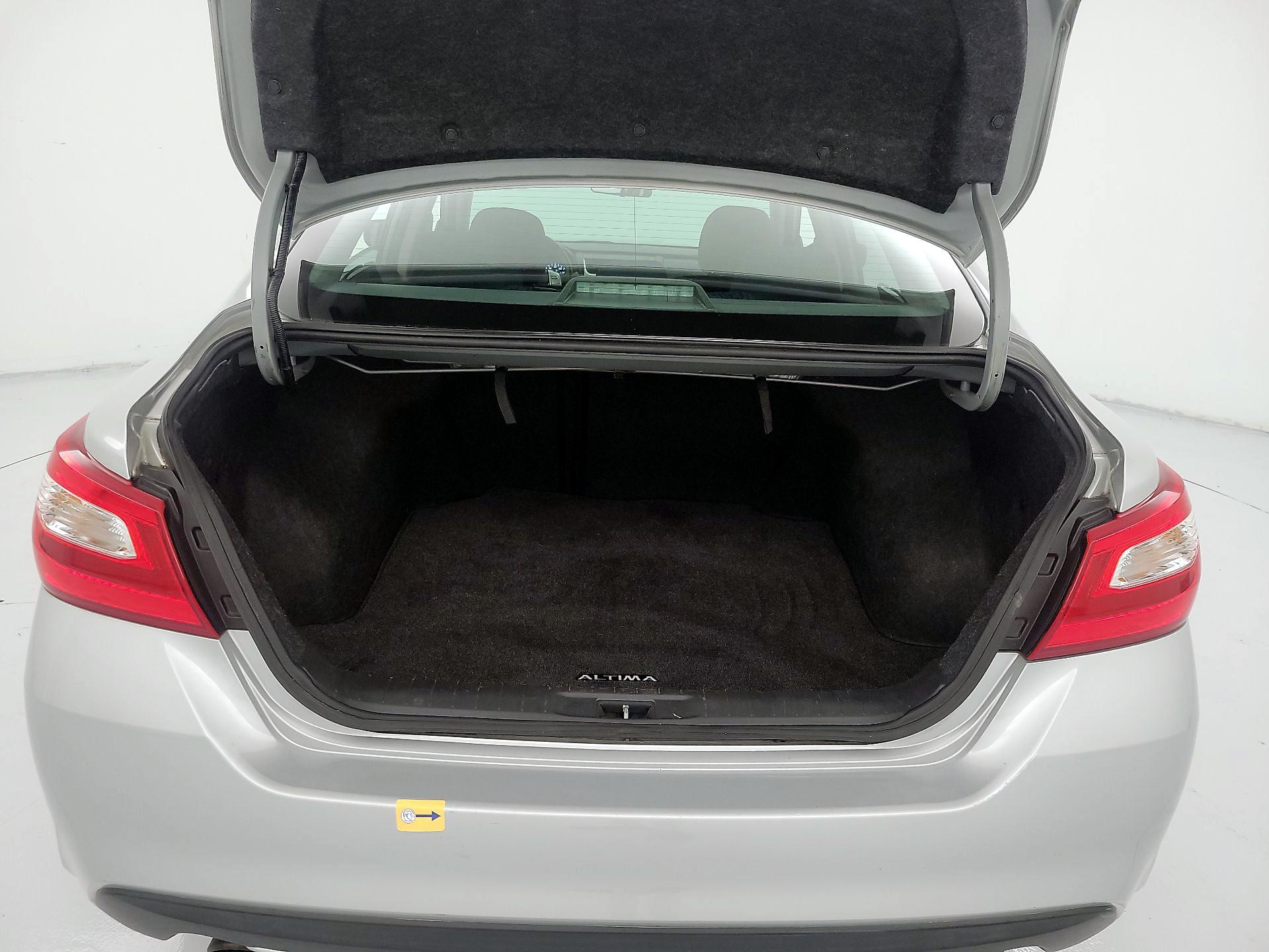 Thumbnail: 2016 Nissan Altima - 20