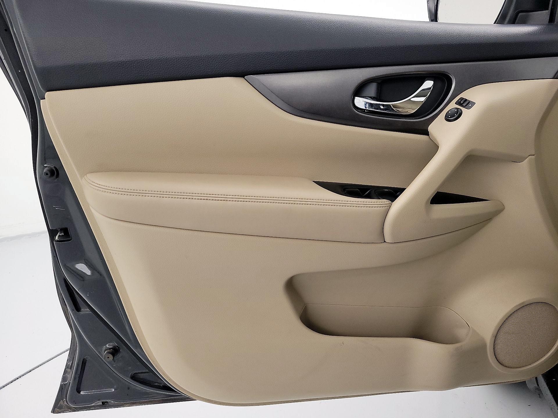 Thumbnail: 2016 Nissan Rogue - 12