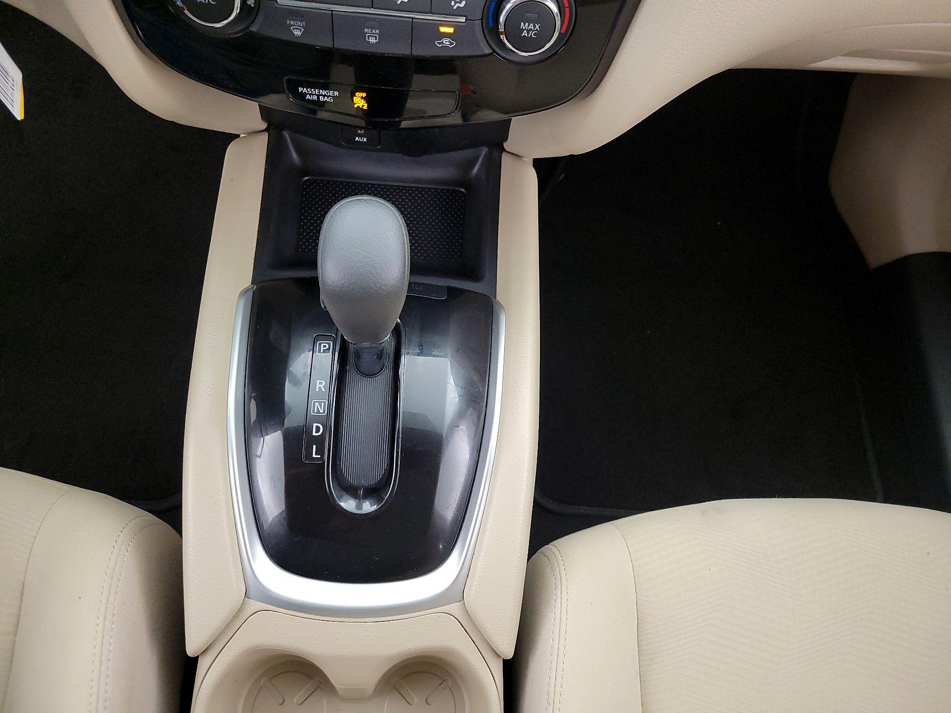 Thumbnail: 2016 Nissan Rogue - 17