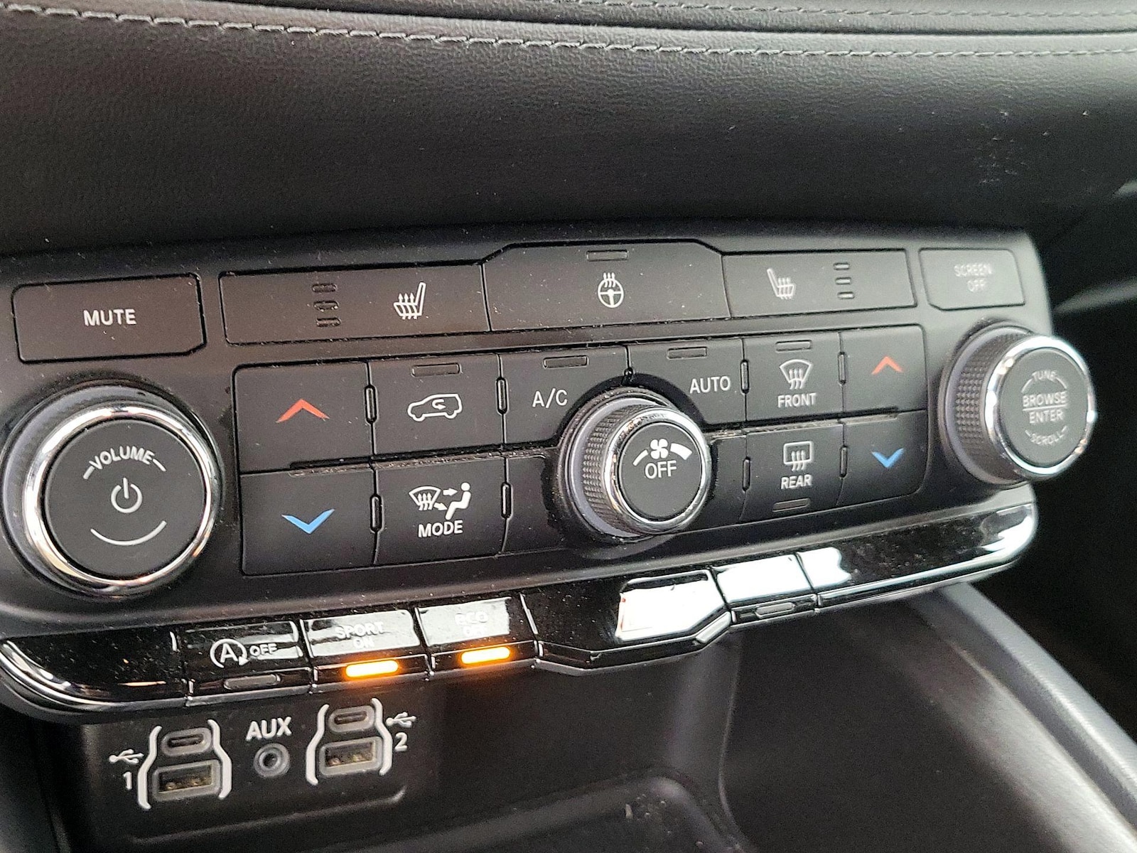 2023 Dodge Durango SXT - Photo 17