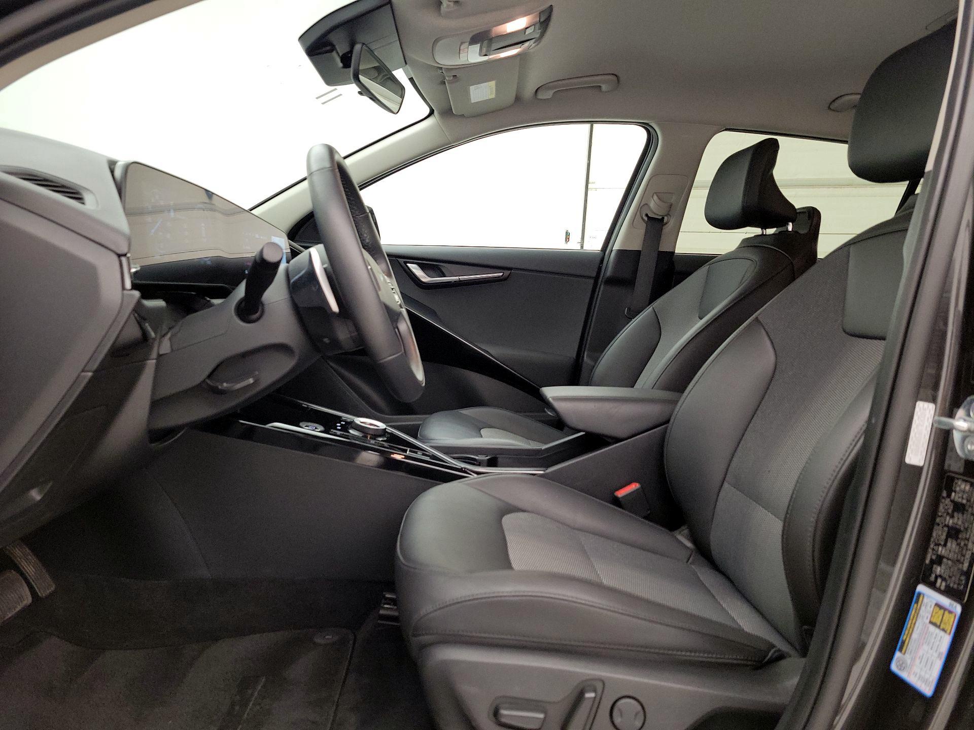 Thumbnail: 2023 Kia Niro - 11