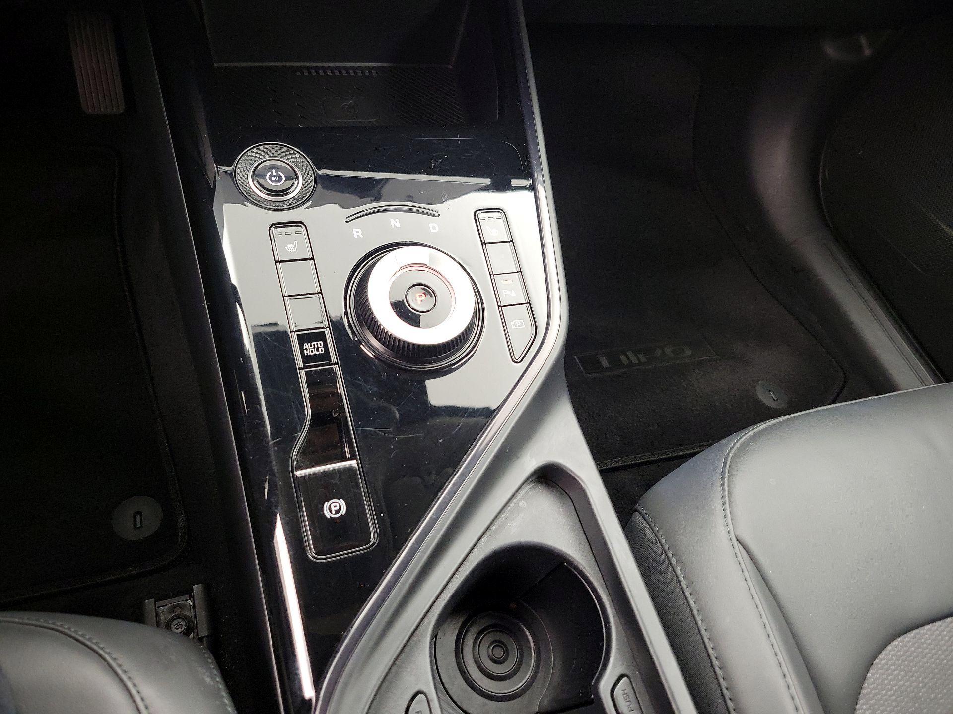 Thumbnail: 2023 Kia Niro - 18