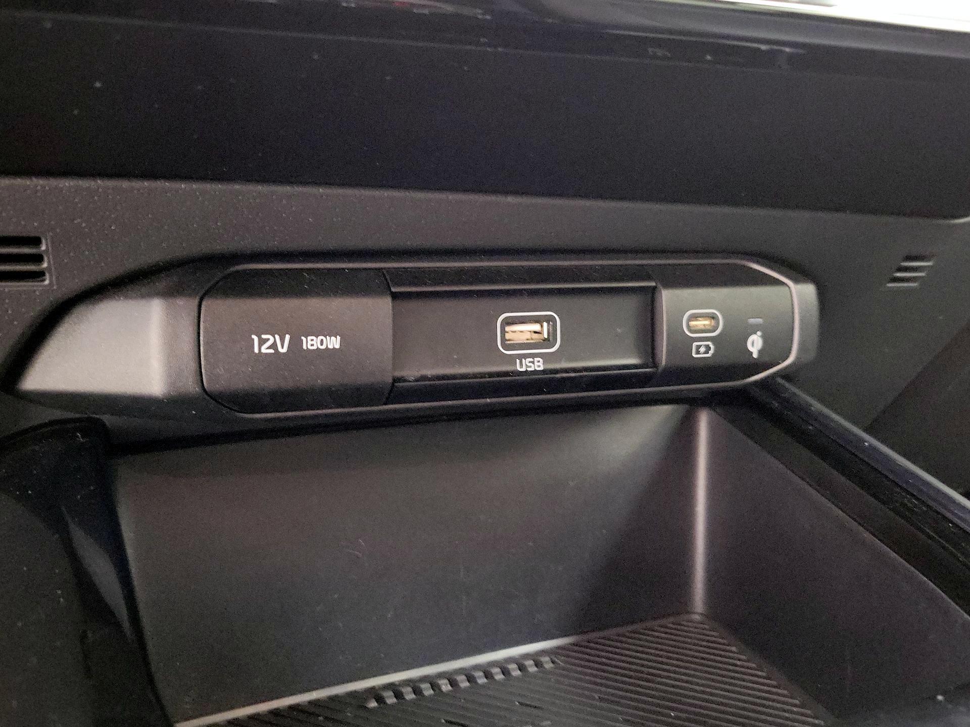Thumbnail: 2023 Kia Niro - 19