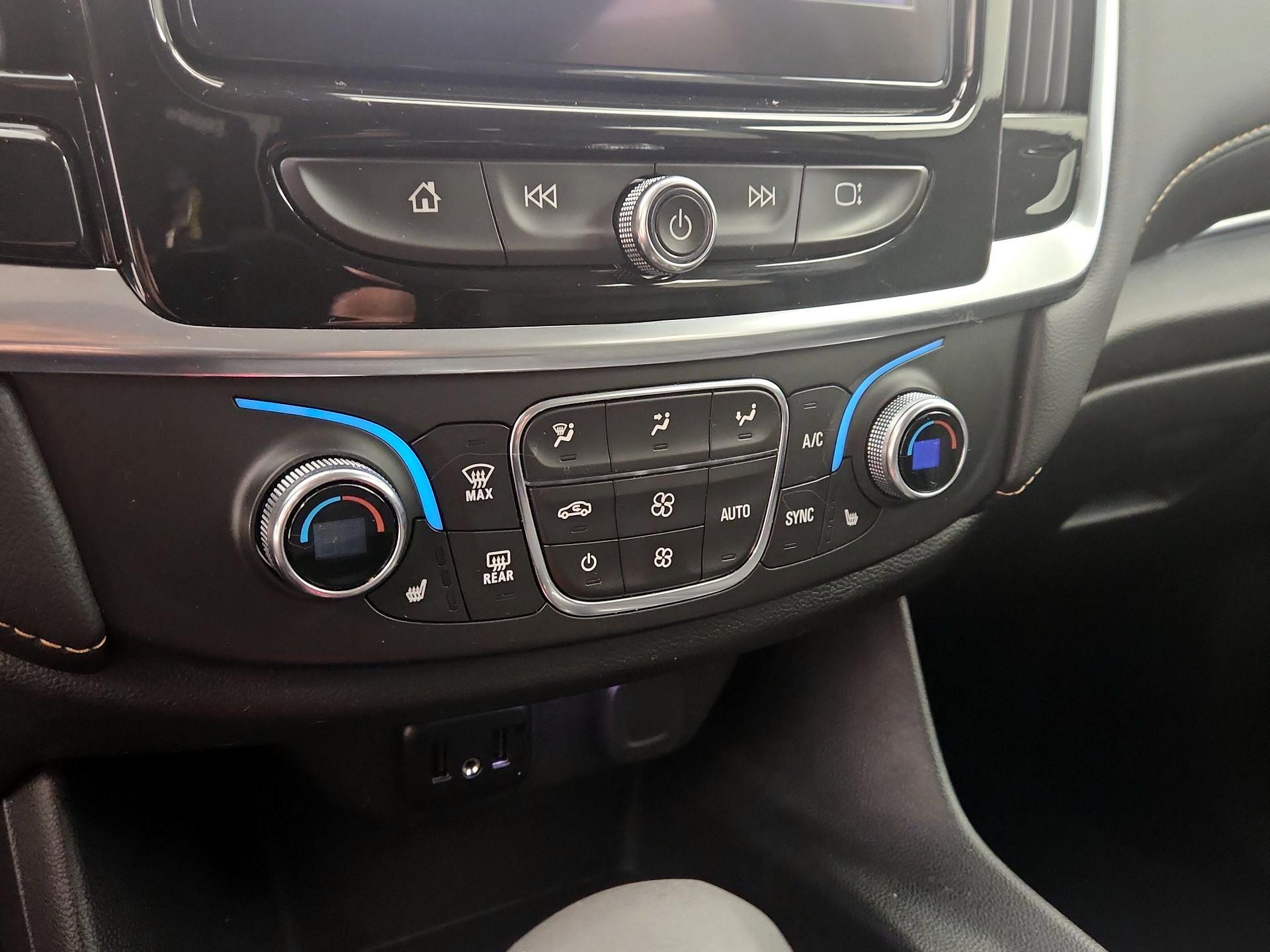 Thumbnail: 2021 Chevrolet Traverse - 16