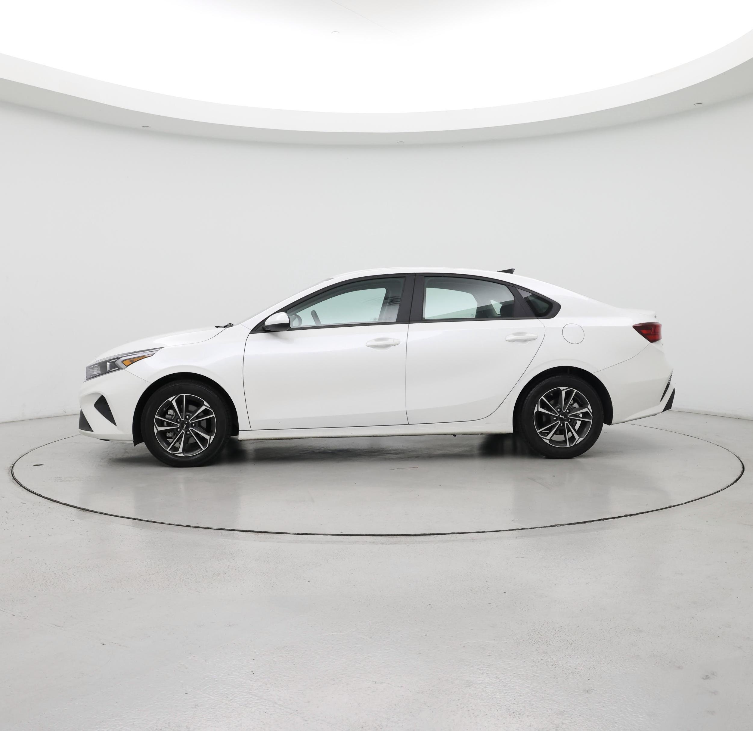 Thumbnail: 2024 Kia Forte - 3