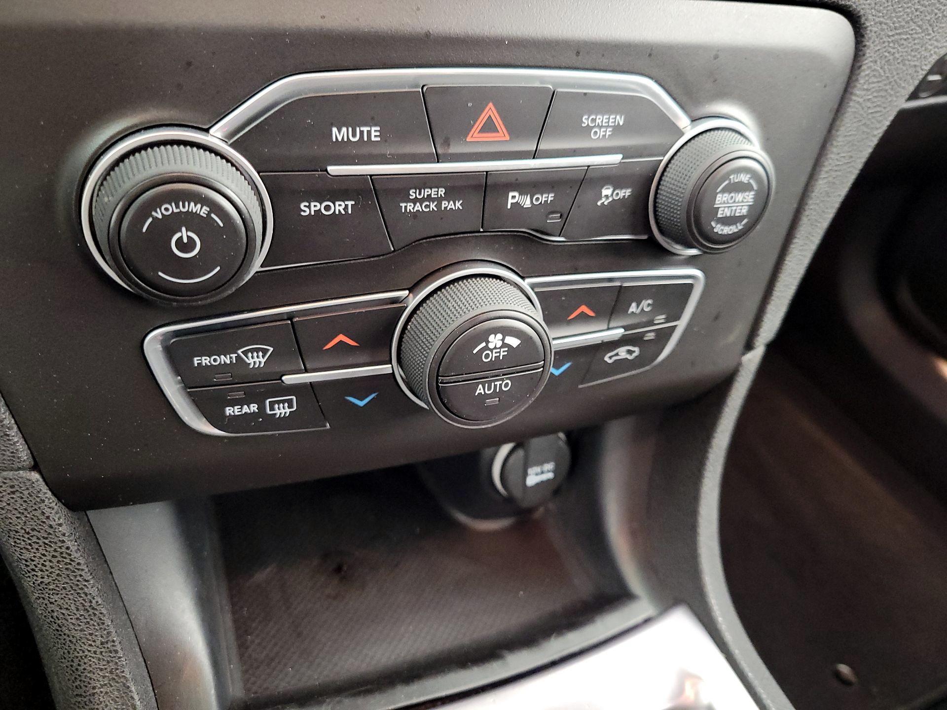 Thumbnail: 2021 Dodge Charger - 17