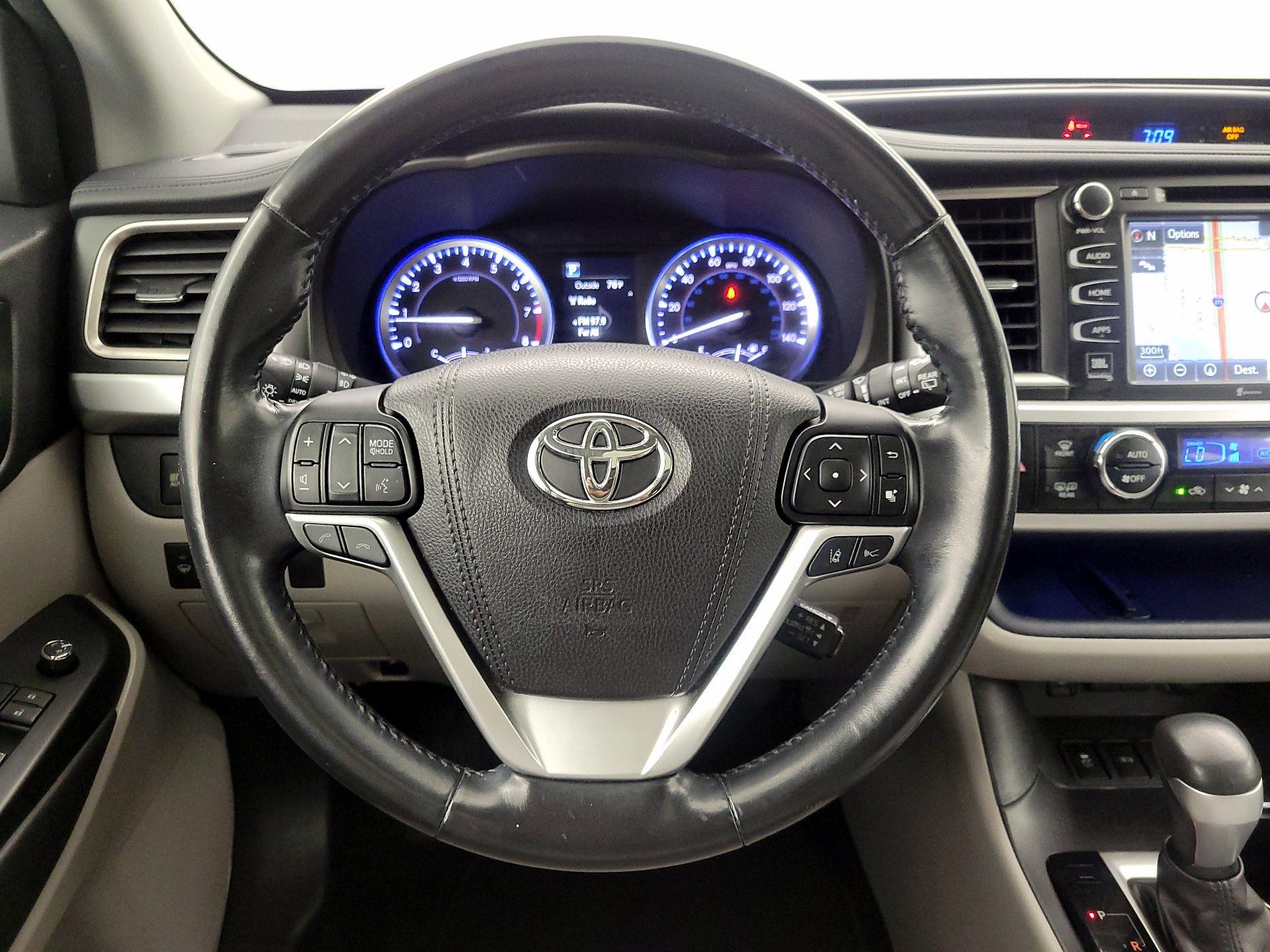 Thumbnail: 2017 Toyota Highlander - 10