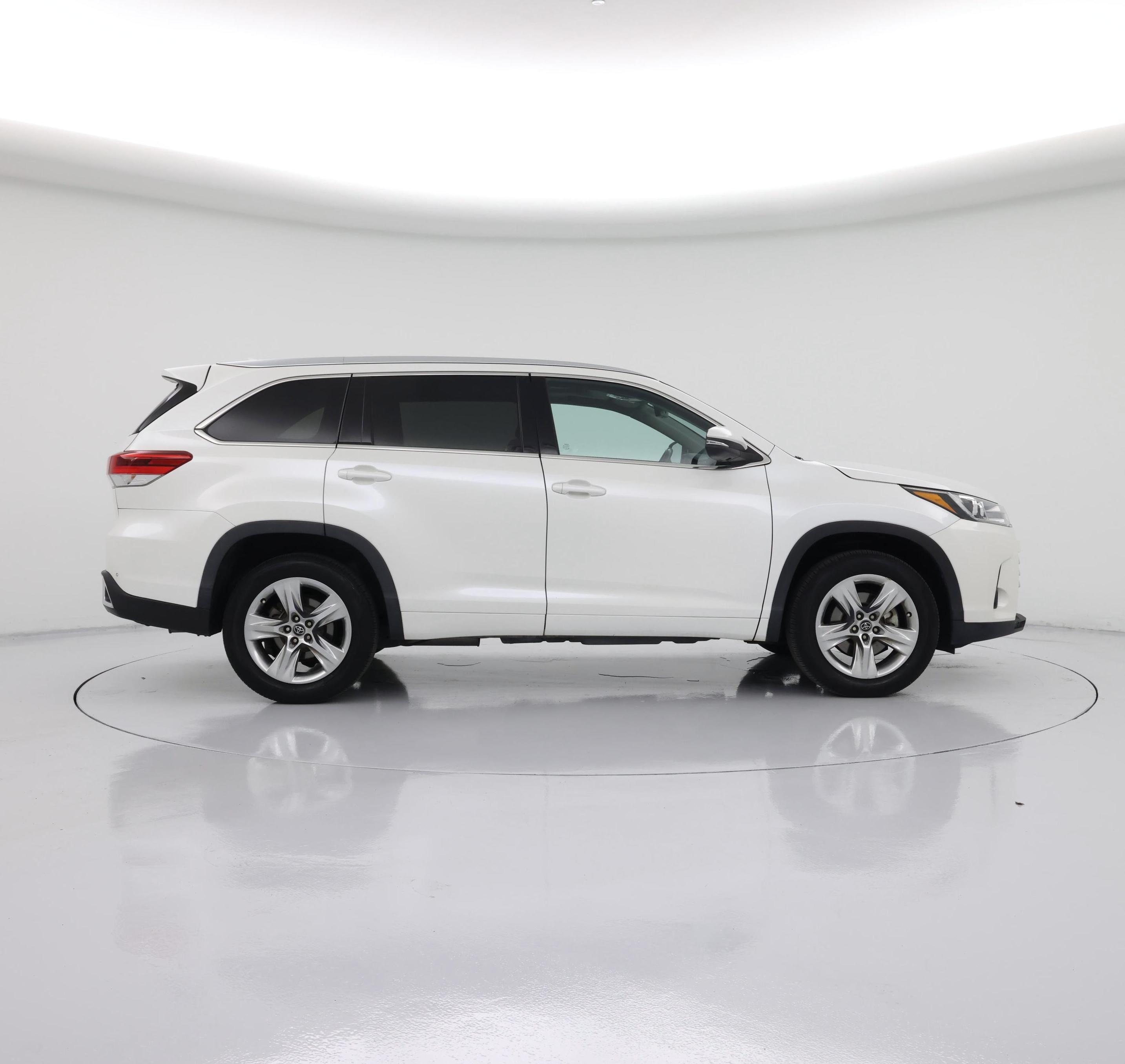 Thumbnail: 2017 Toyota Highlander - 7