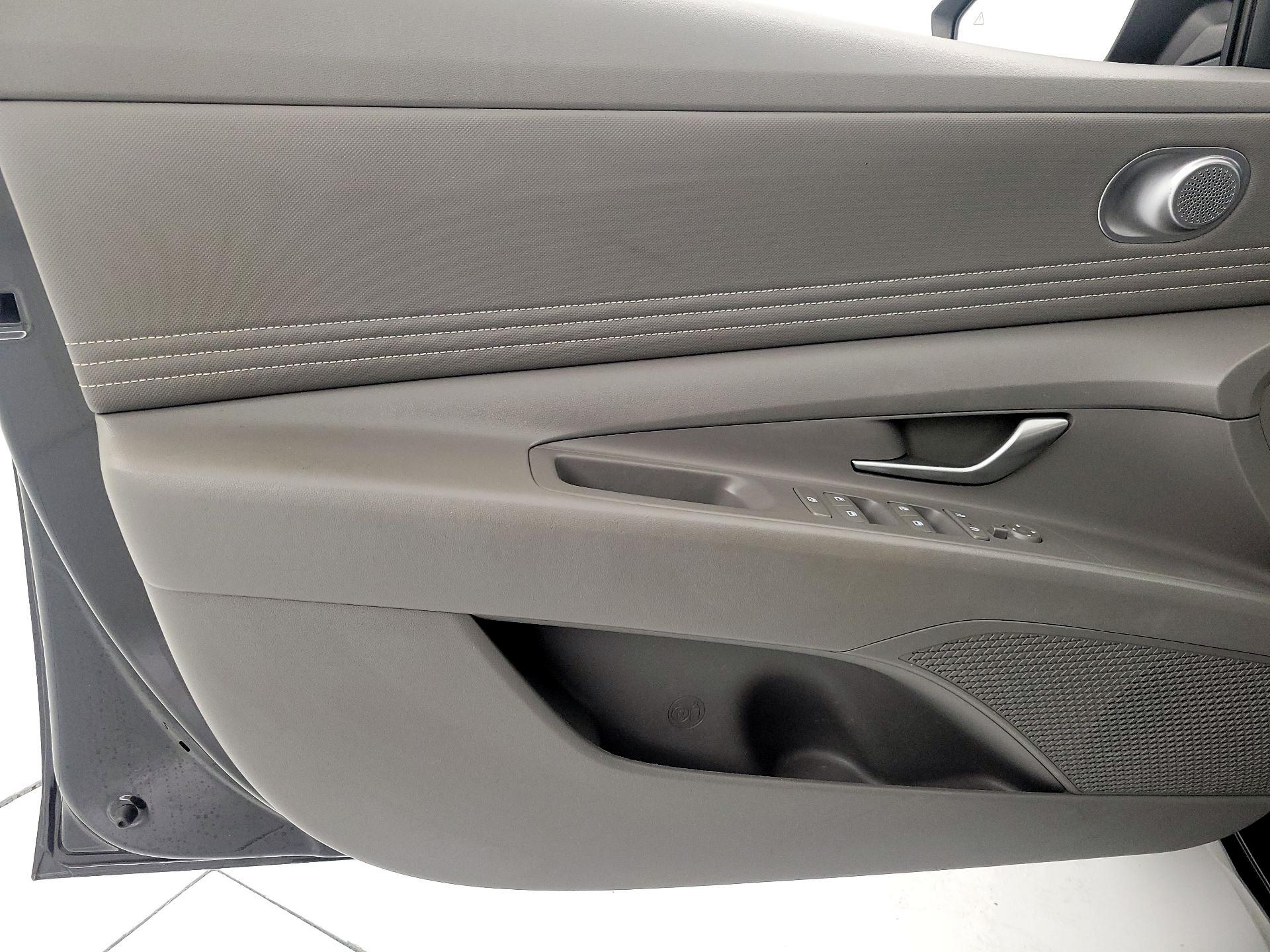 Thumbnail: 2022 Hyundai Elantra - 12