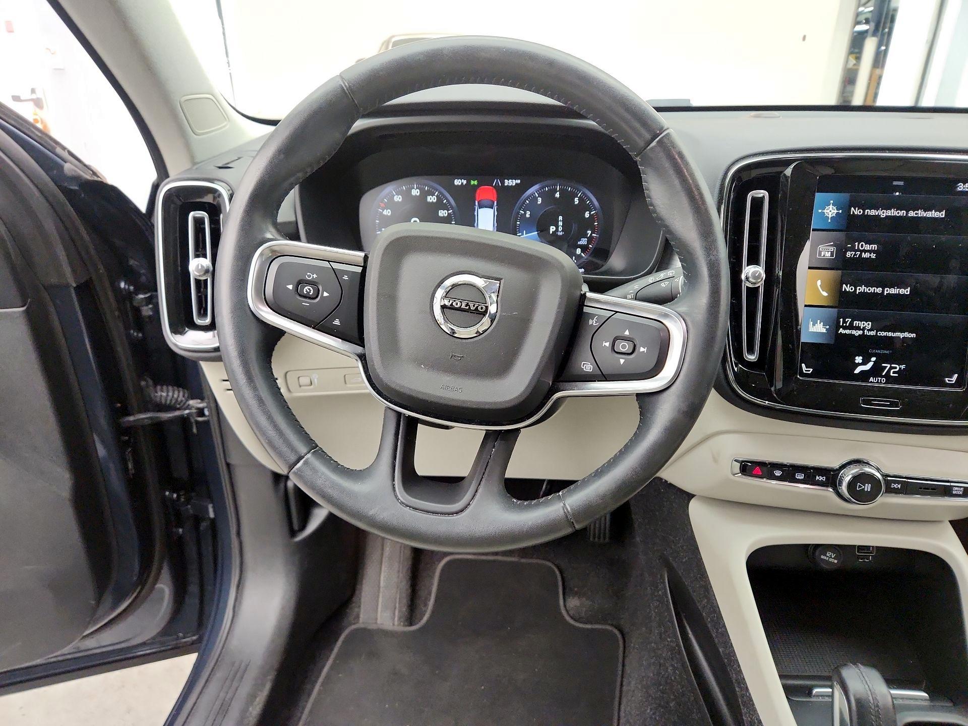 Thumbnail: 2021 Volvo XC40 - 10