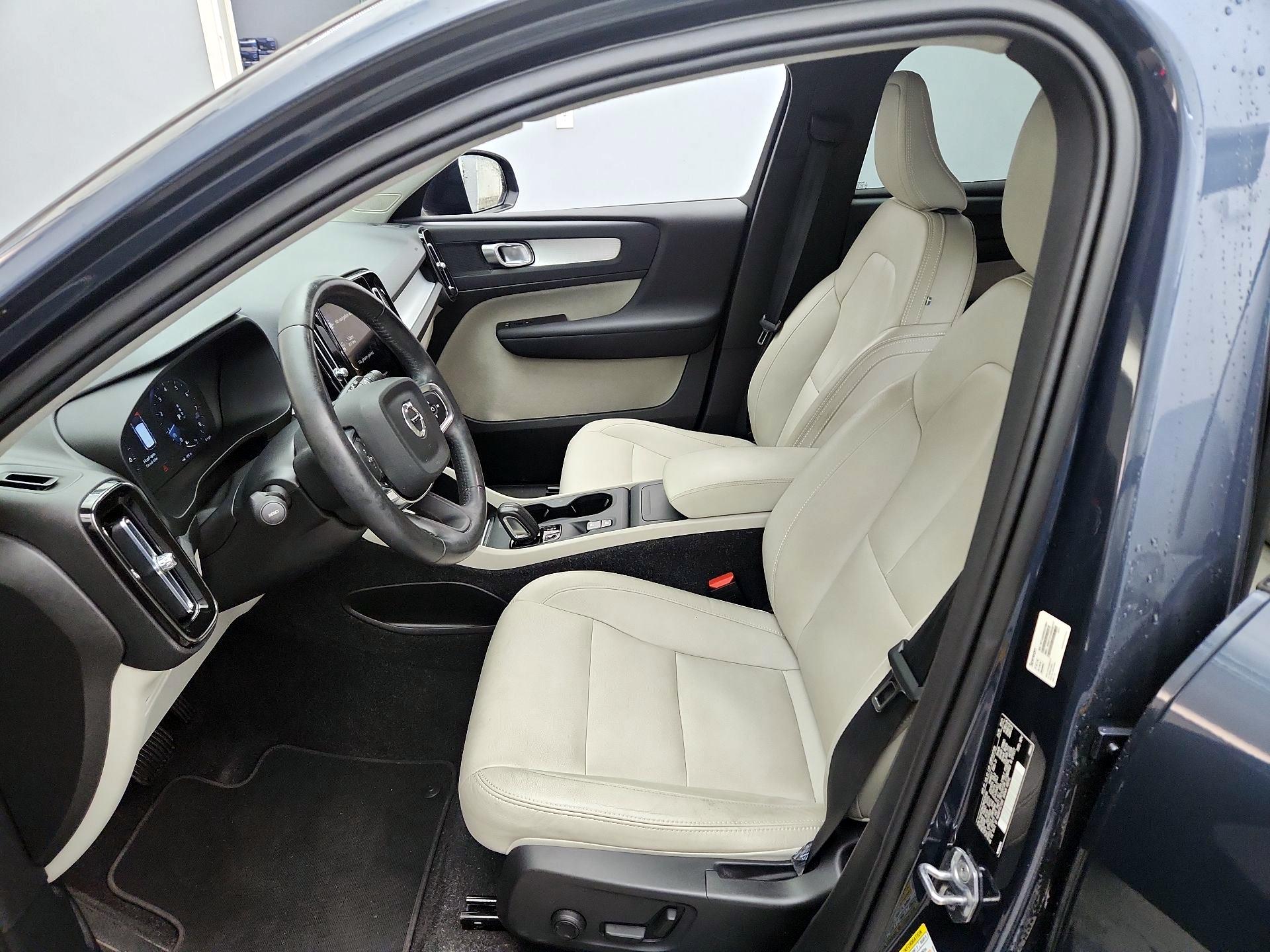 Thumbnail: 2021 Volvo XC40 - 11