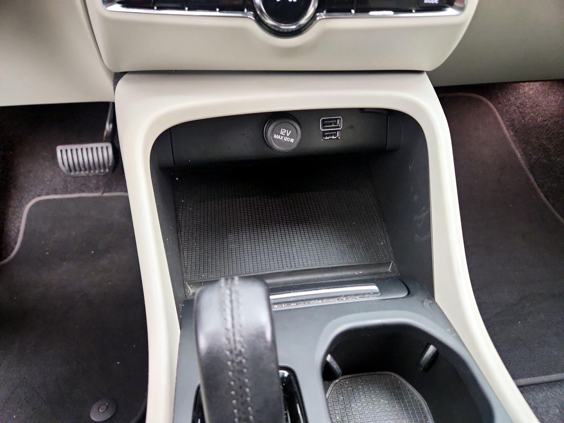 Thumbnail: 2021 Volvo XC40 - 18