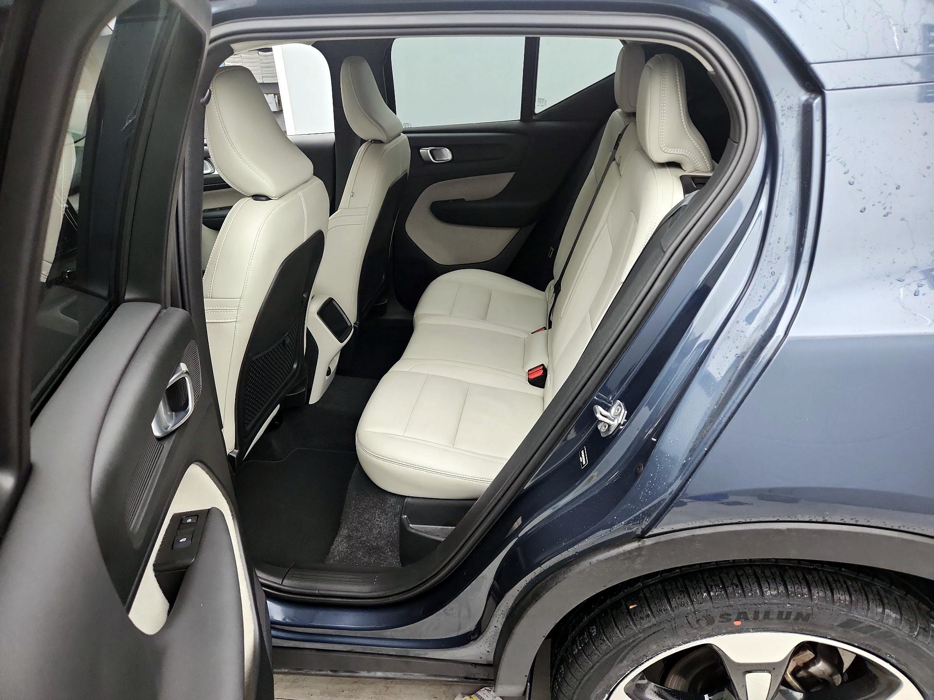 Thumbnail: 2021 Volvo XC40 - 19