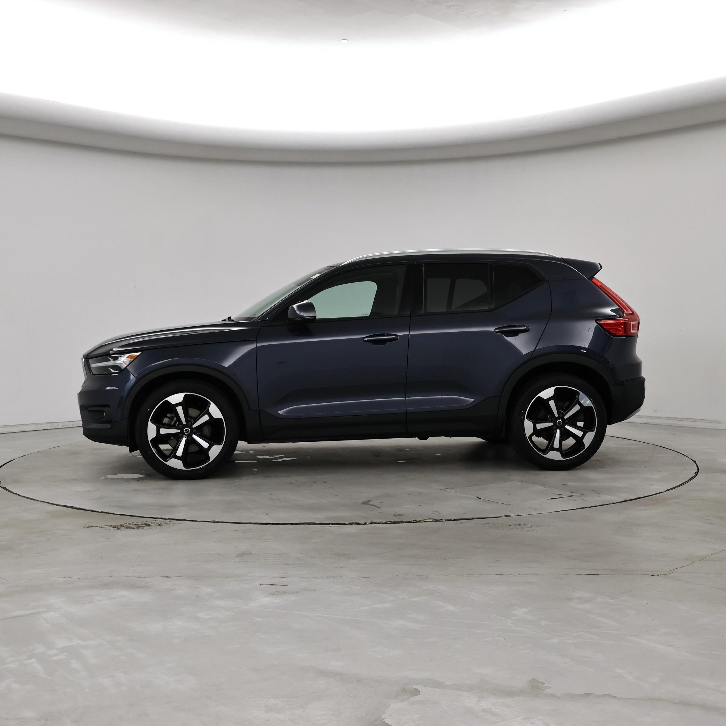 Thumbnail: 2021 Volvo XC40 - 3