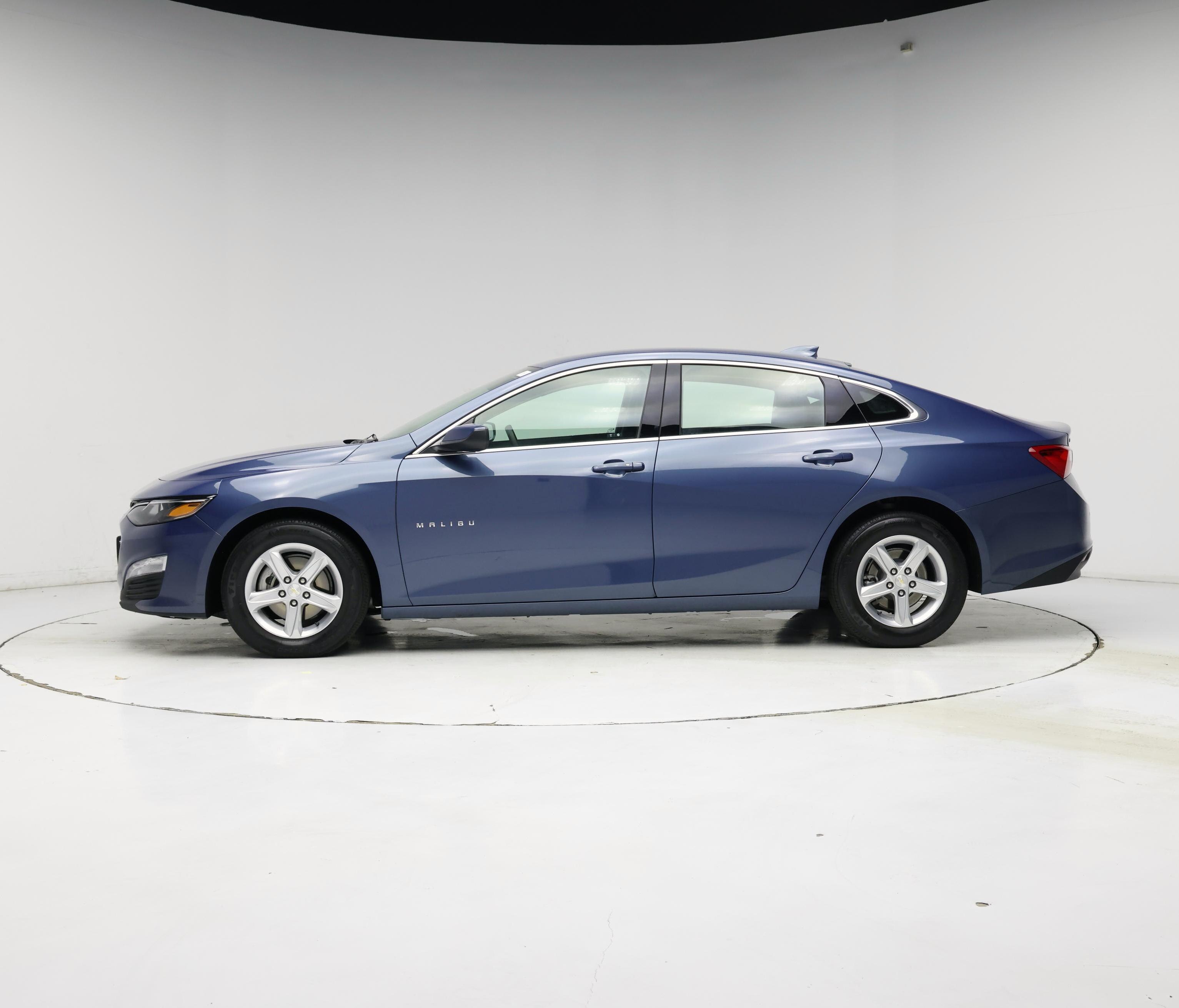 Thumbnail: 2024 Chevrolet Malibu - 3