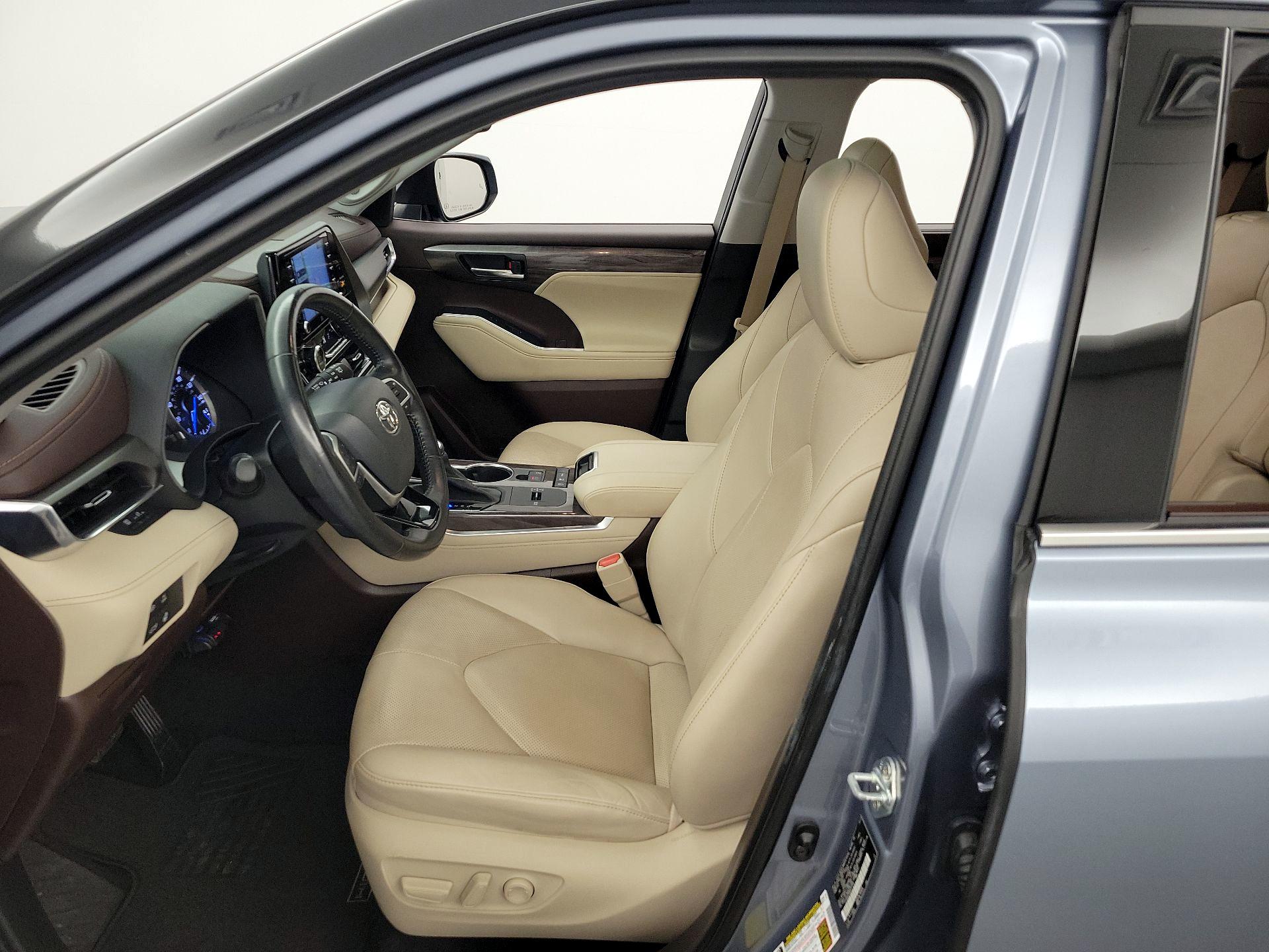 Thumbnail: 2022 Toyota Highlander - 11