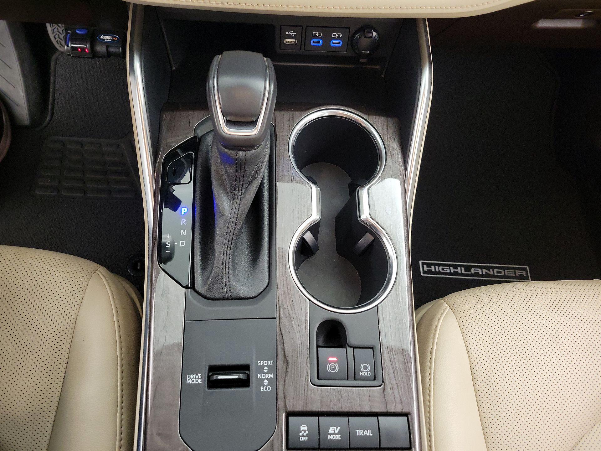 Thumbnail: 2022 Toyota Highlander - 18