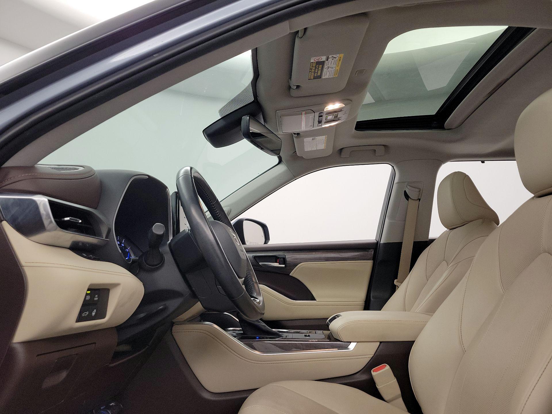 Thumbnail: 2022 Toyota Highlander - 20