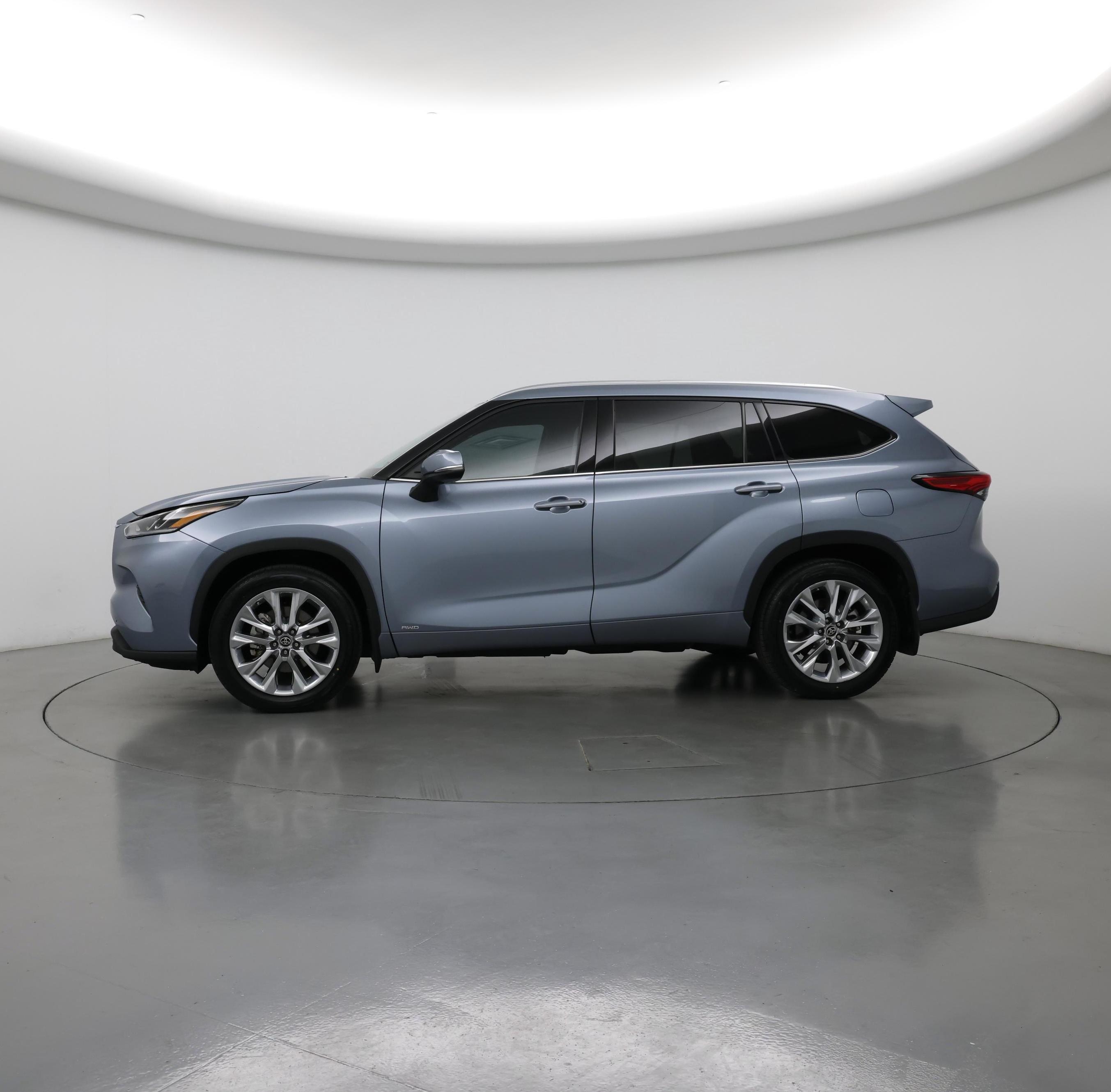 Thumbnail: 2022 Toyota Highlander - 3