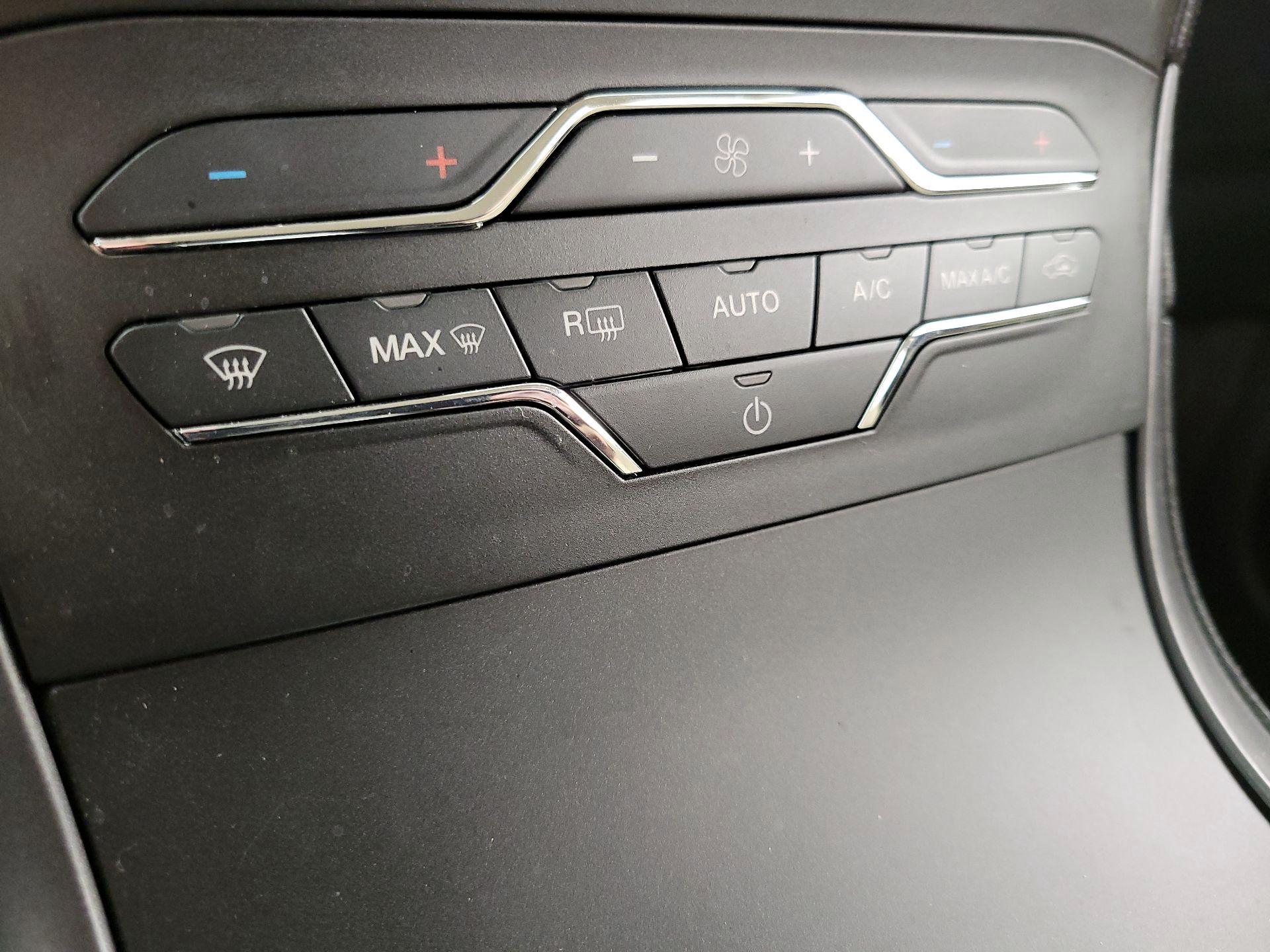 Thumbnail: 2020 Ford Edge - 16