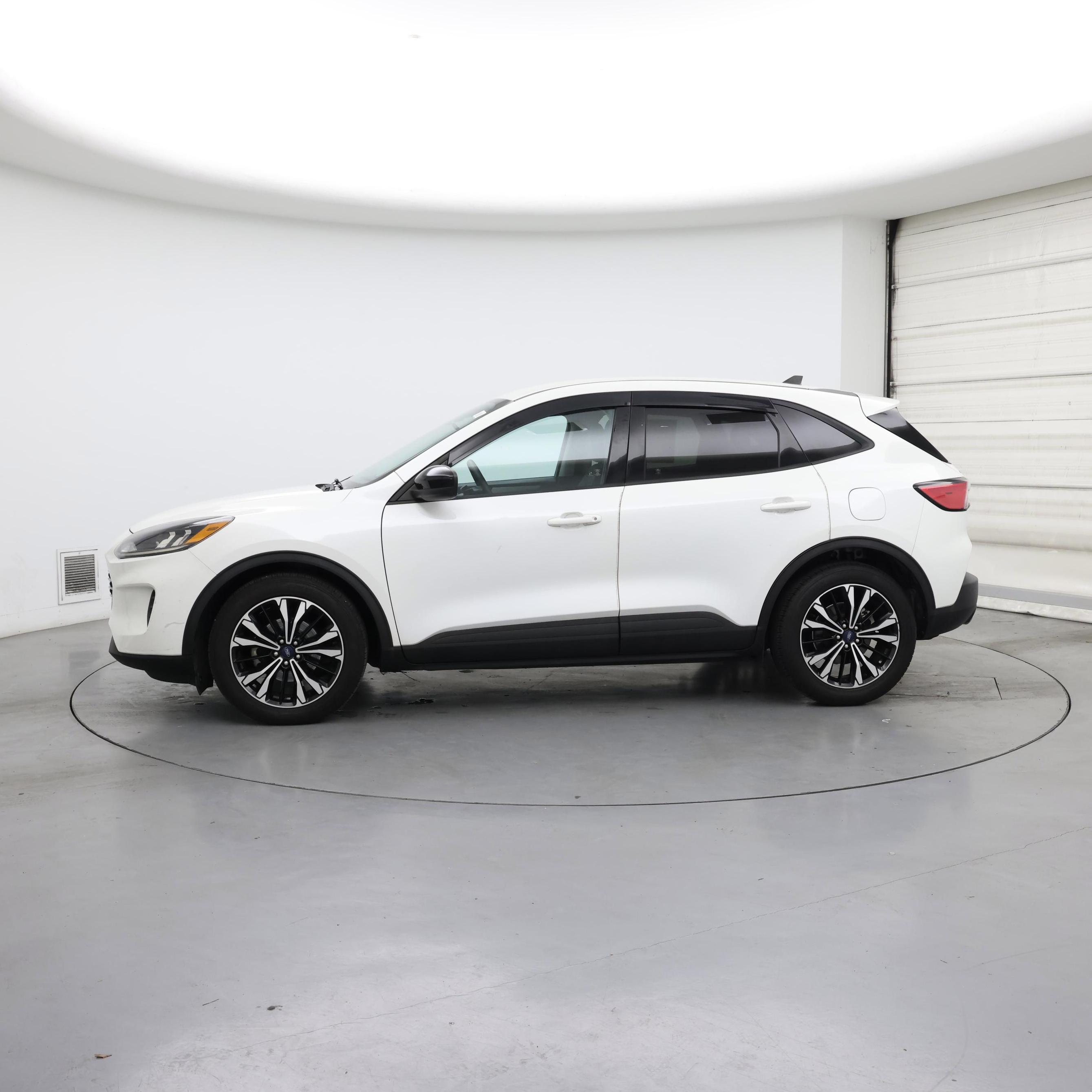 Thumbnail: 2021 Ford Escape - 3