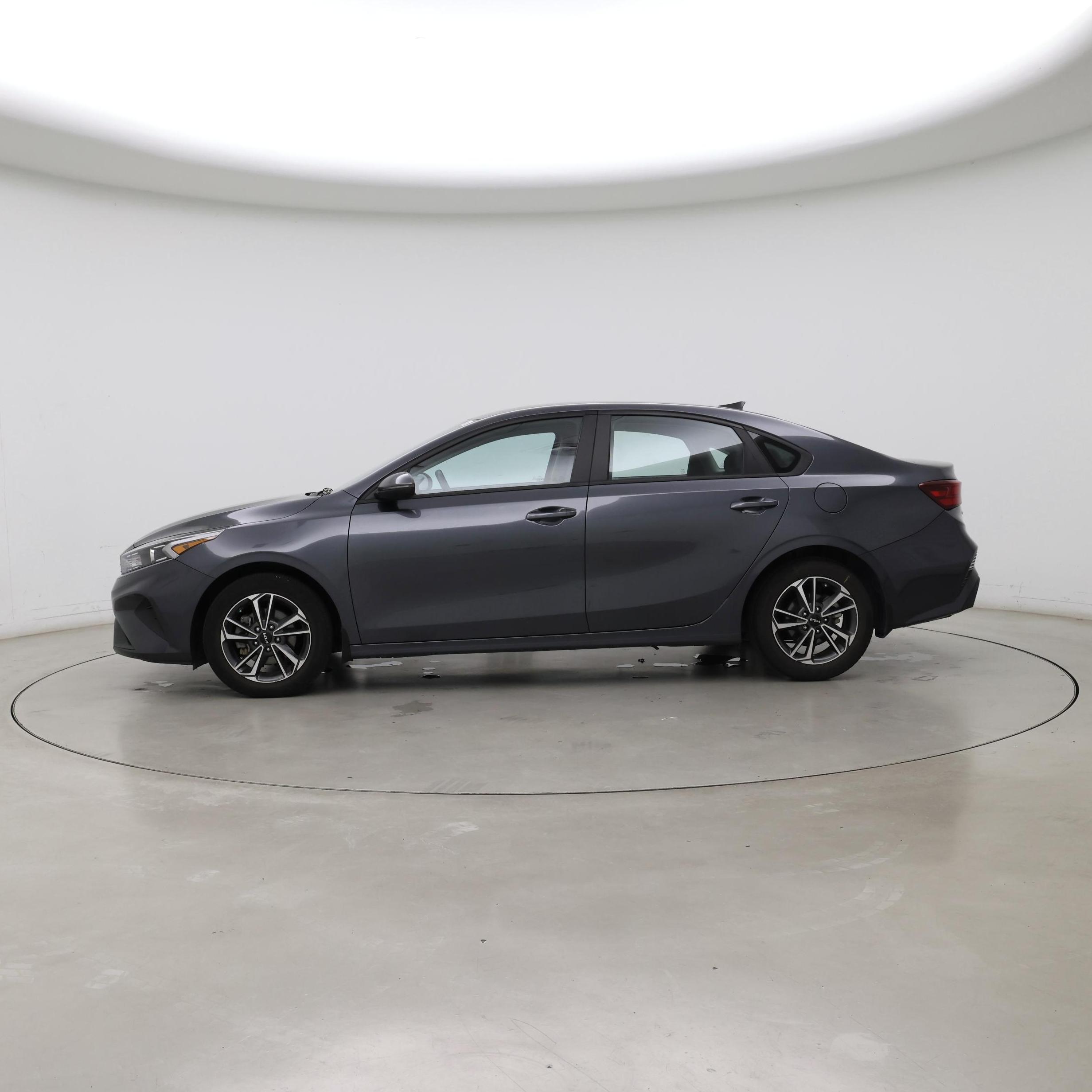 Thumbnail: 2023 Kia Forte - 3