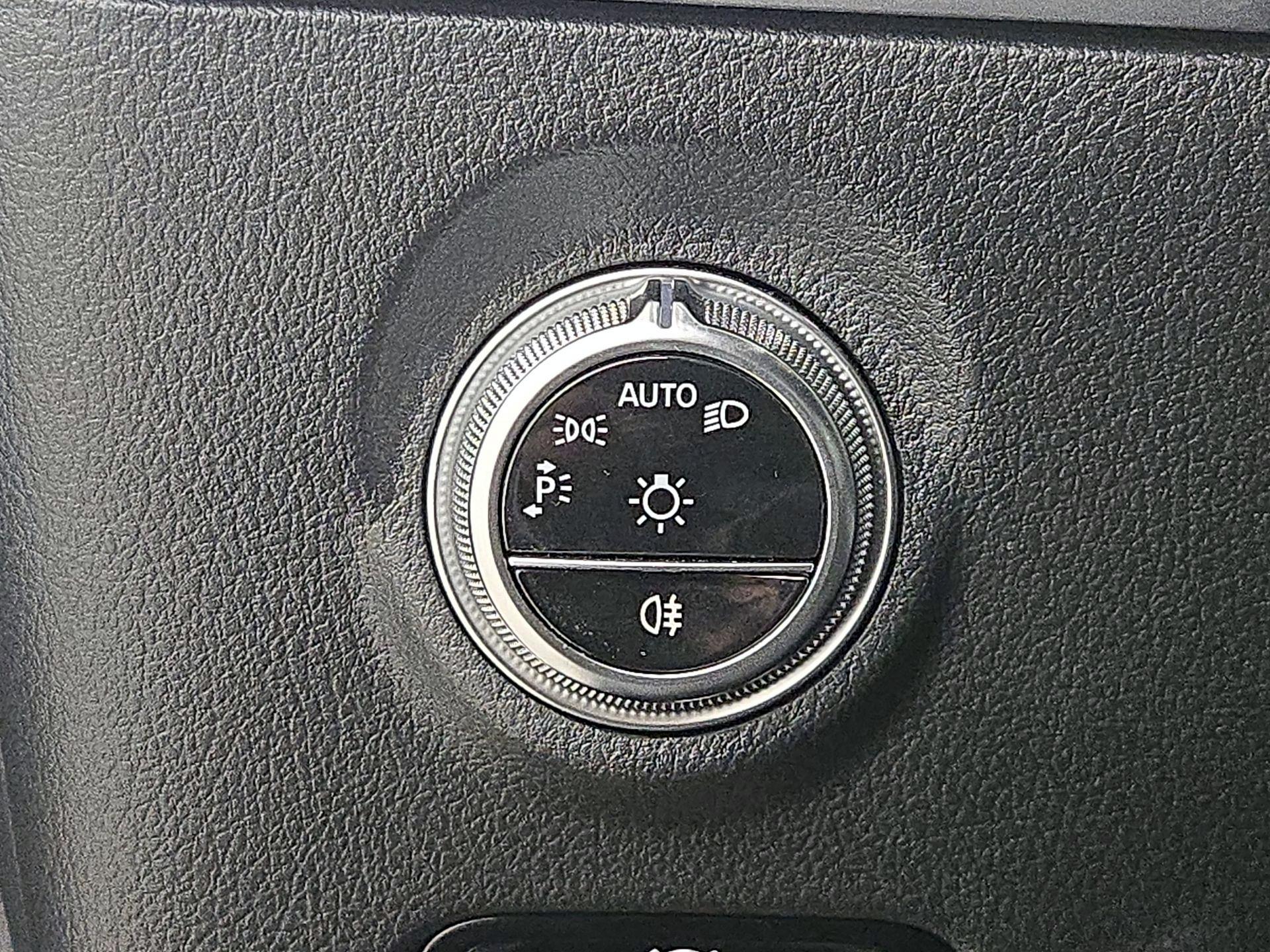 Thumbnail: 2024 Mercedes-Benz C-Class - 13