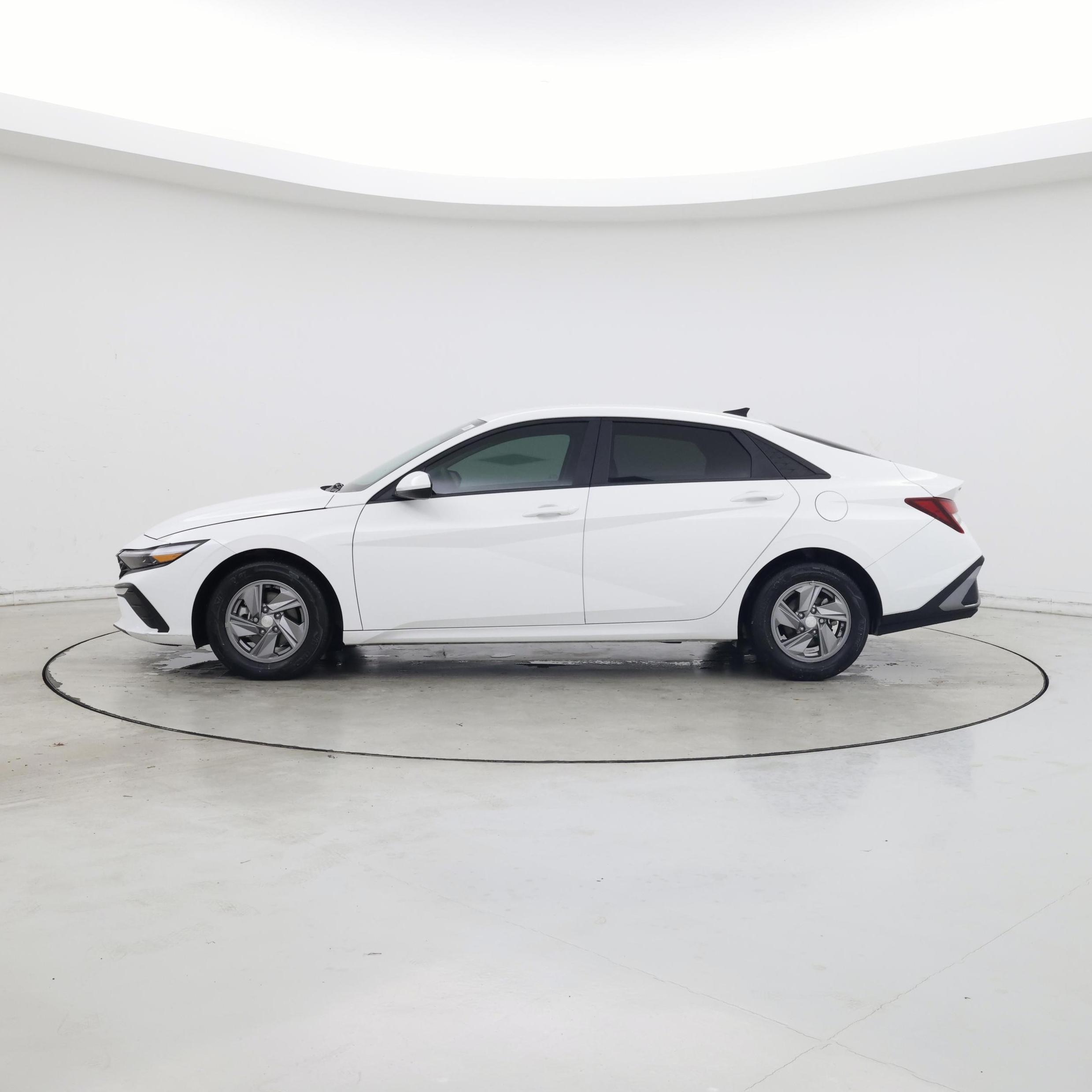 Thumbnail: 2024 Hyundai Elantra - 3
