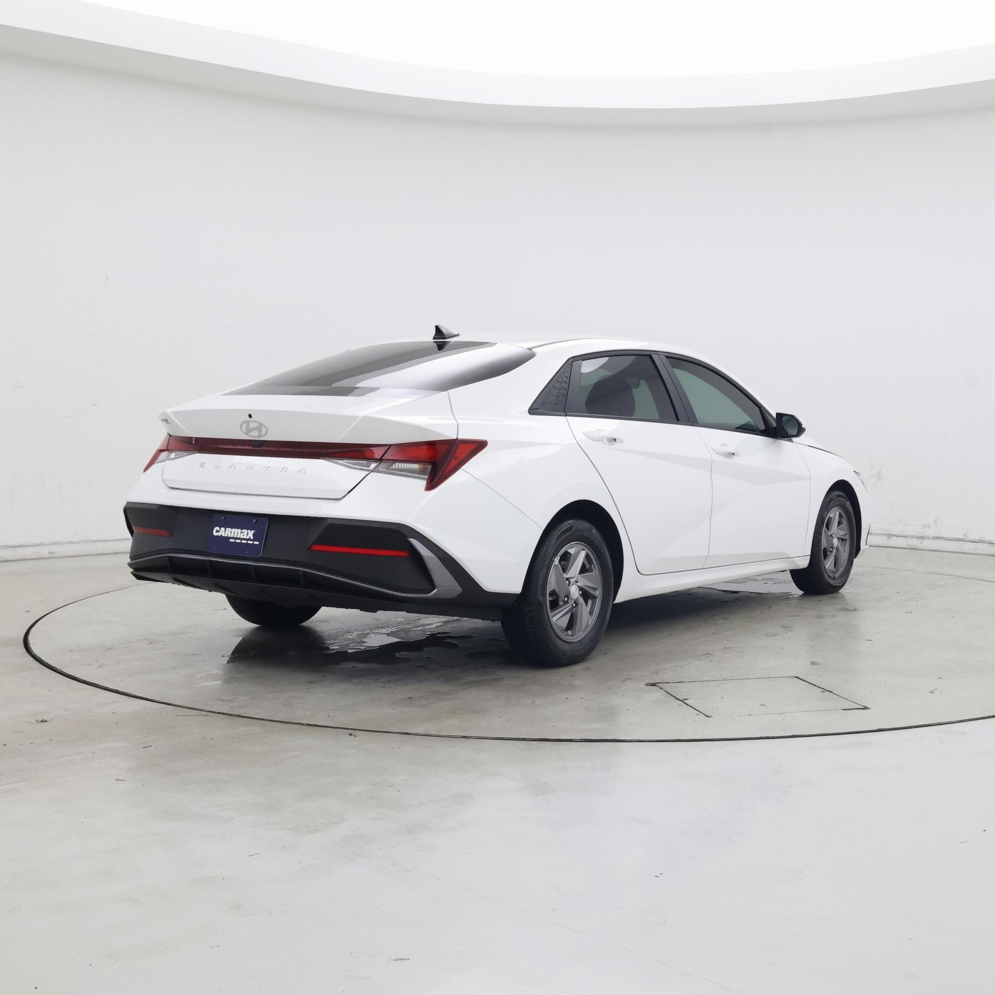 Thumbnail: 2024 Hyundai Elantra - 8