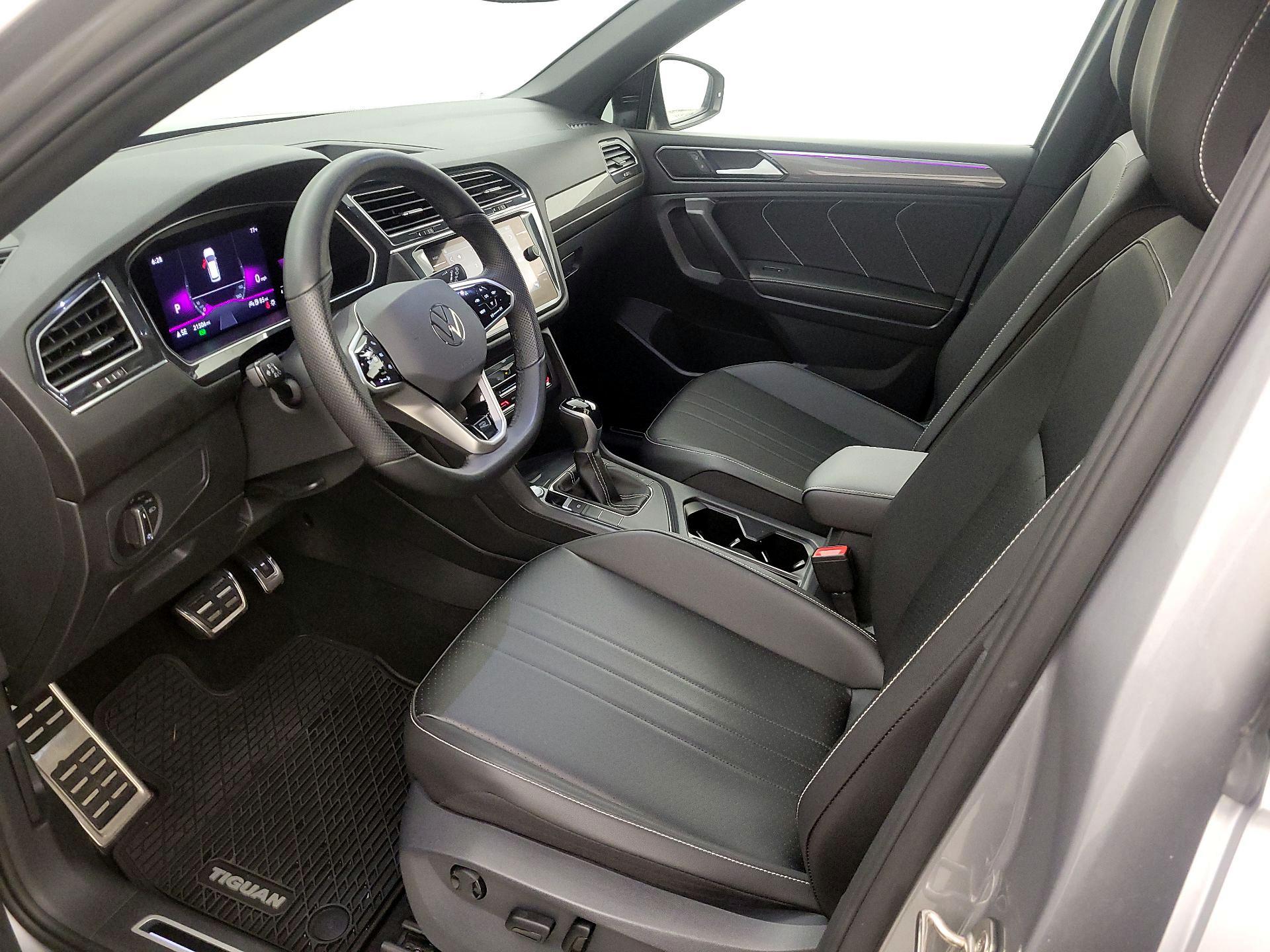 Thumbnail: 2022 Volkswagen Tiguan - 11