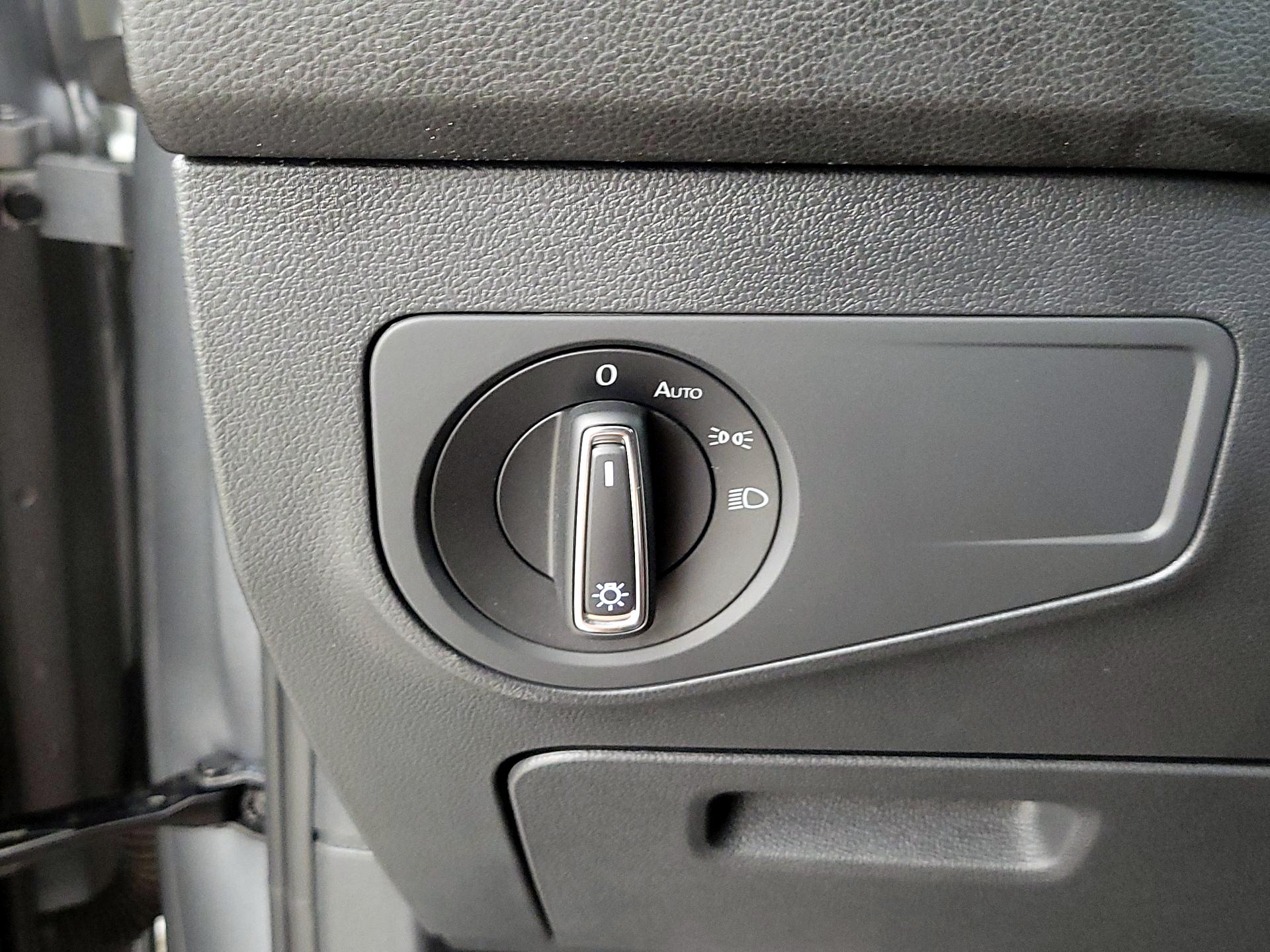 Thumbnail: 2022 Volkswagen Tiguan - 13