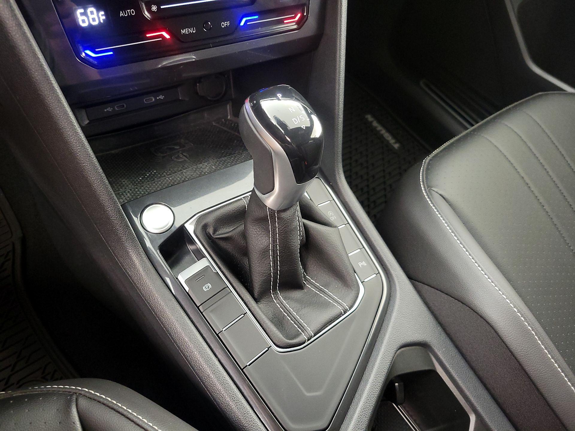 Thumbnail: 2022 Volkswagen Tiguan - 17