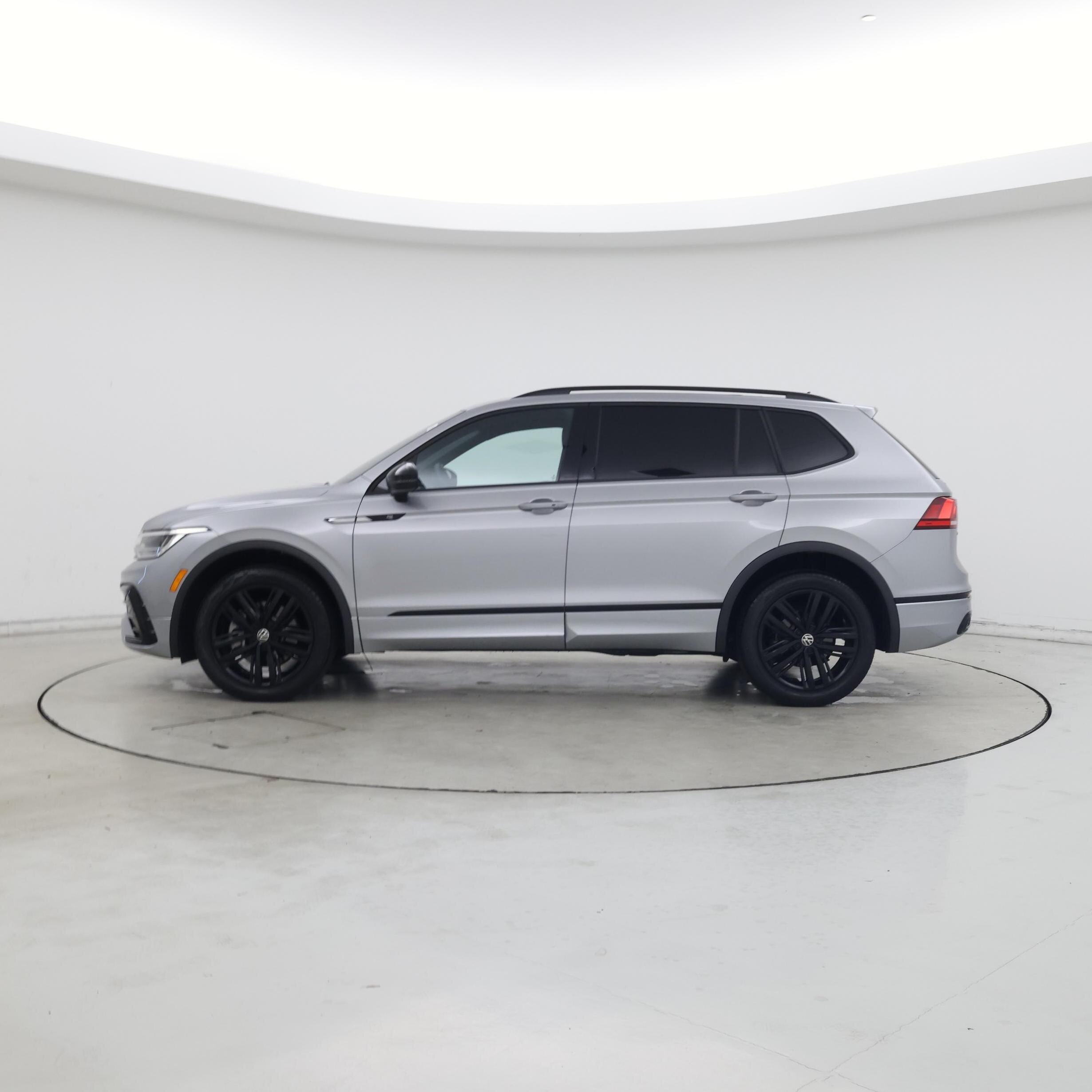 Thumbnail: 2022 Volkswagen Tiguan - 3