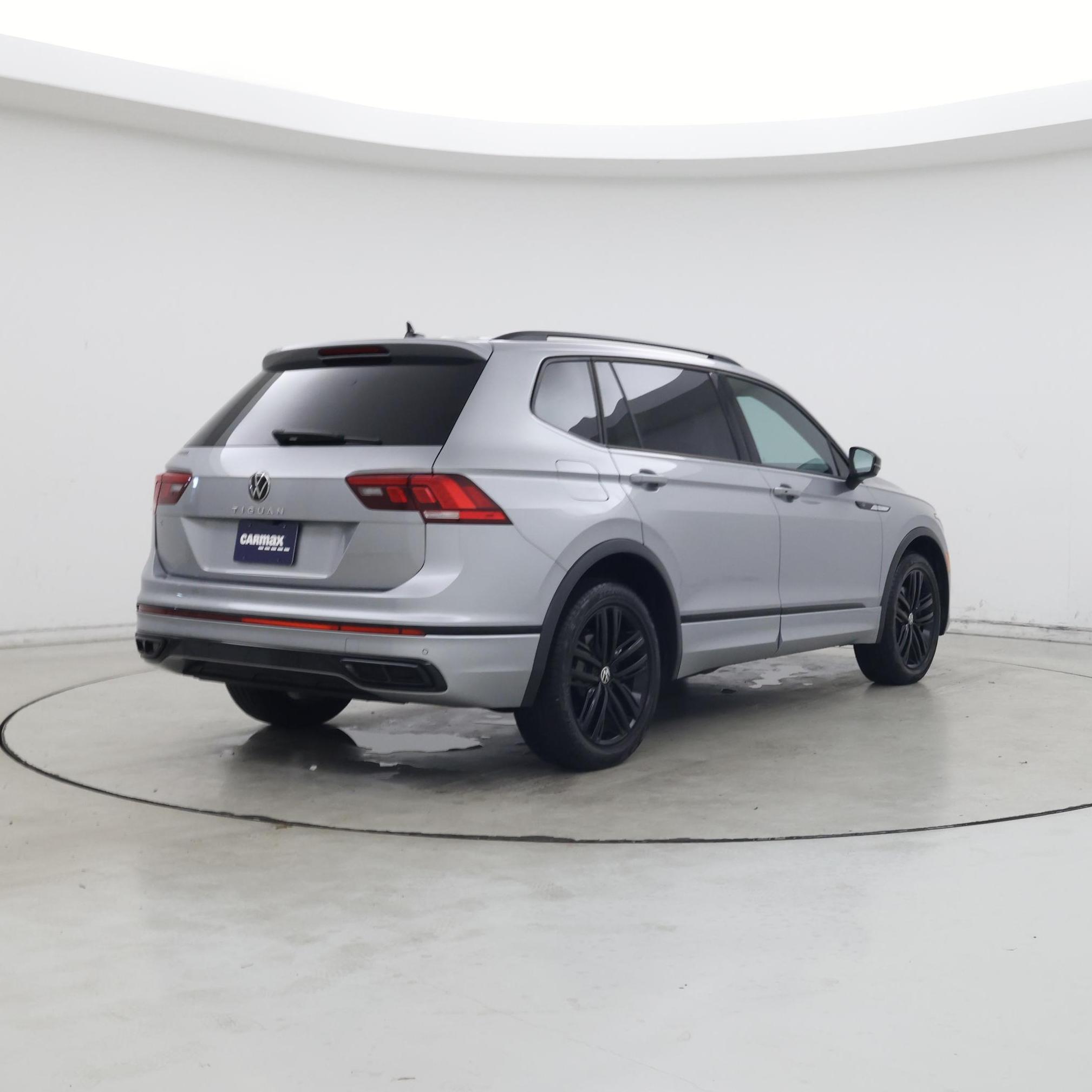 Thumbnail: 2022 Volkswagen Tiguan - 8