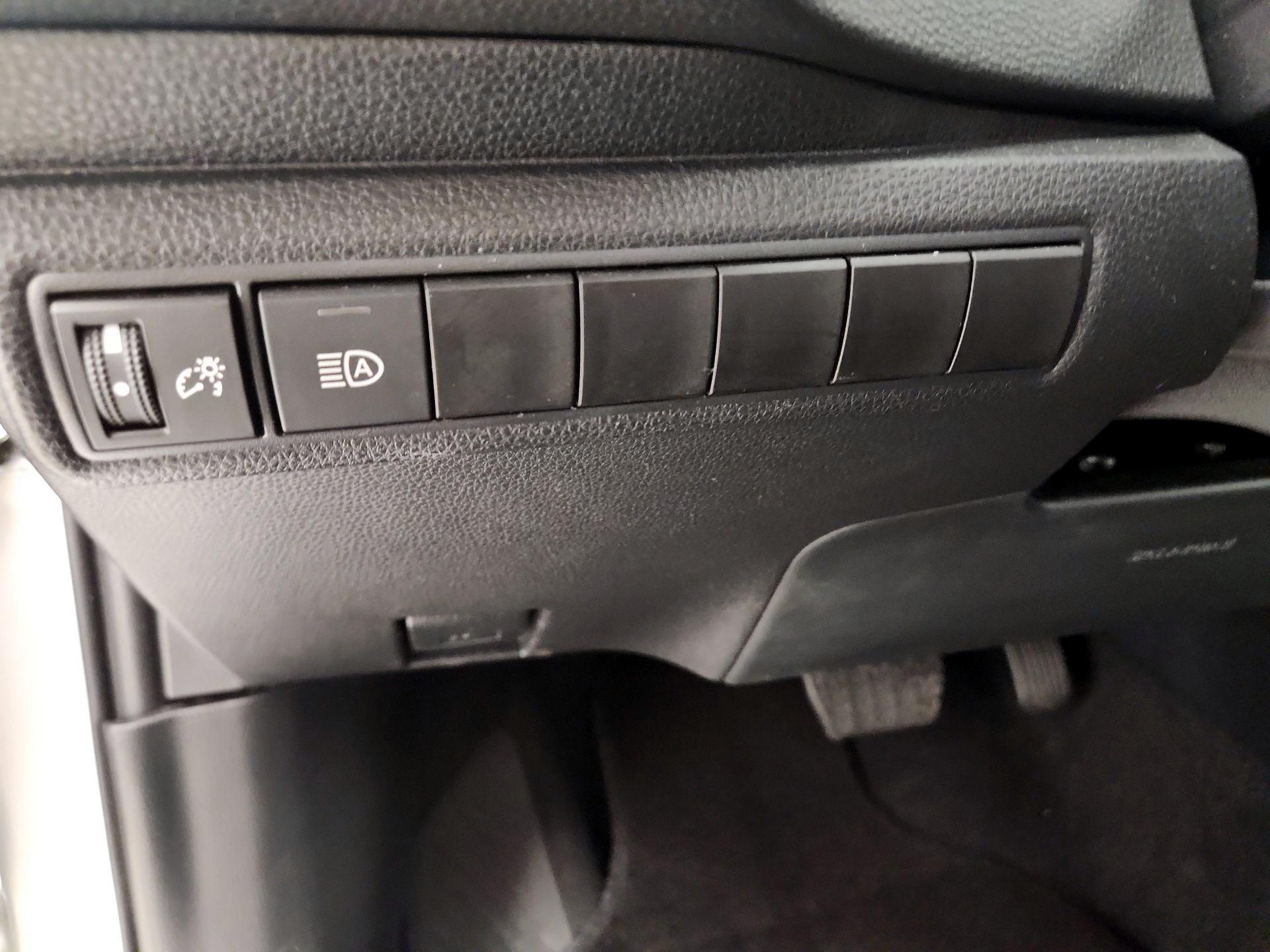 Thumbnail: 2025 Toyota Corolla - 13