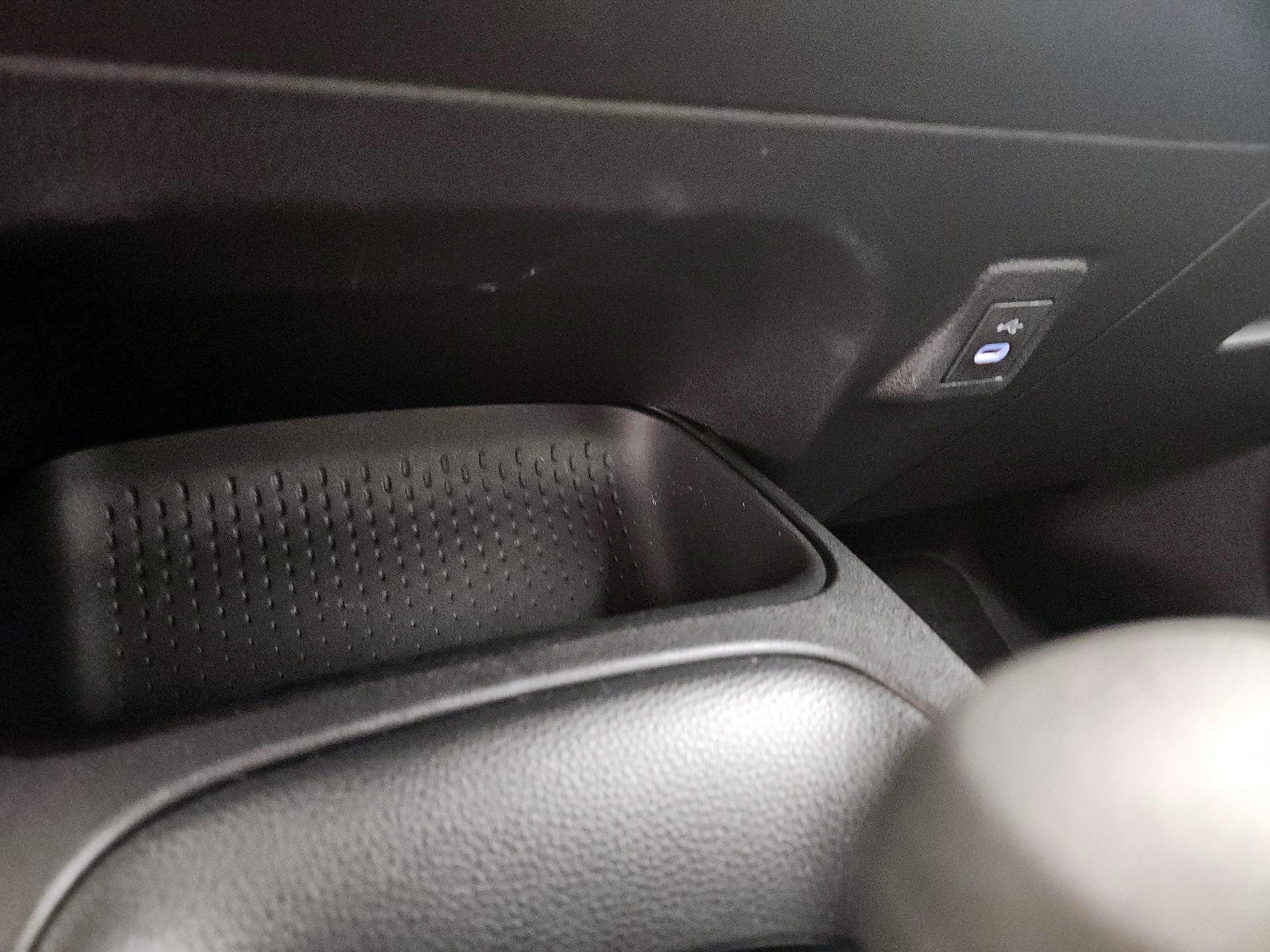 Thumbnail: 2025 Toyota Corolla - 18