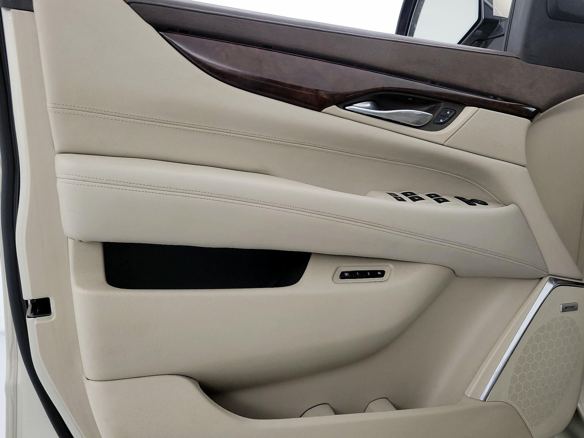Thumbnail: 2016 Cadillac Escalade - 12